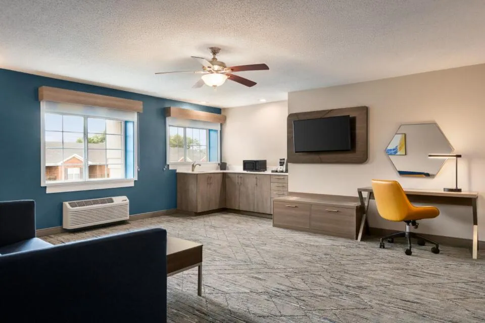 Deluxe King Room - Hearing Accessible/Non-Smoking  in Holiday Inn Express - Bowling Green by IHG