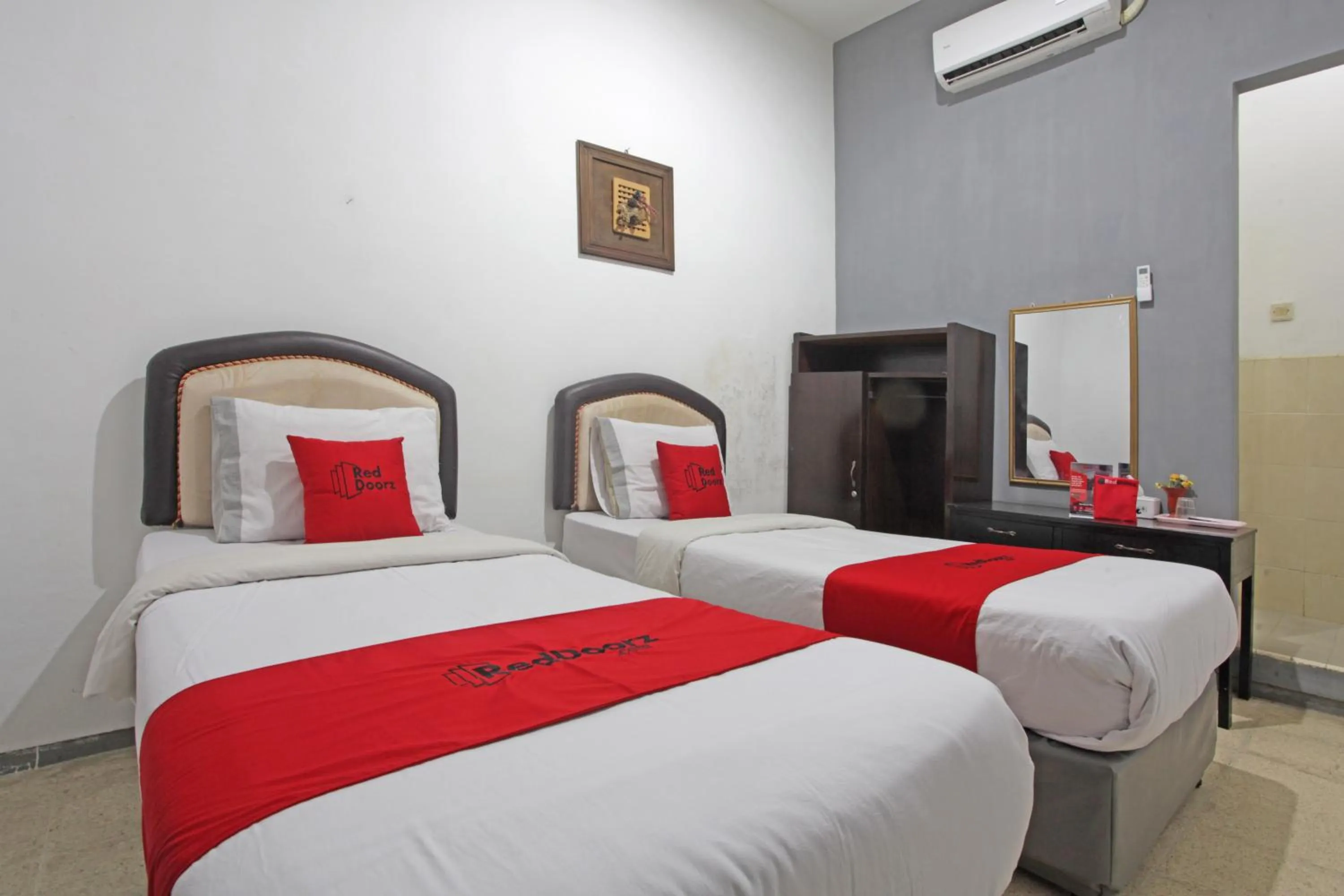 Twin Room in RedDoorz @ Soekarno Hatta 2