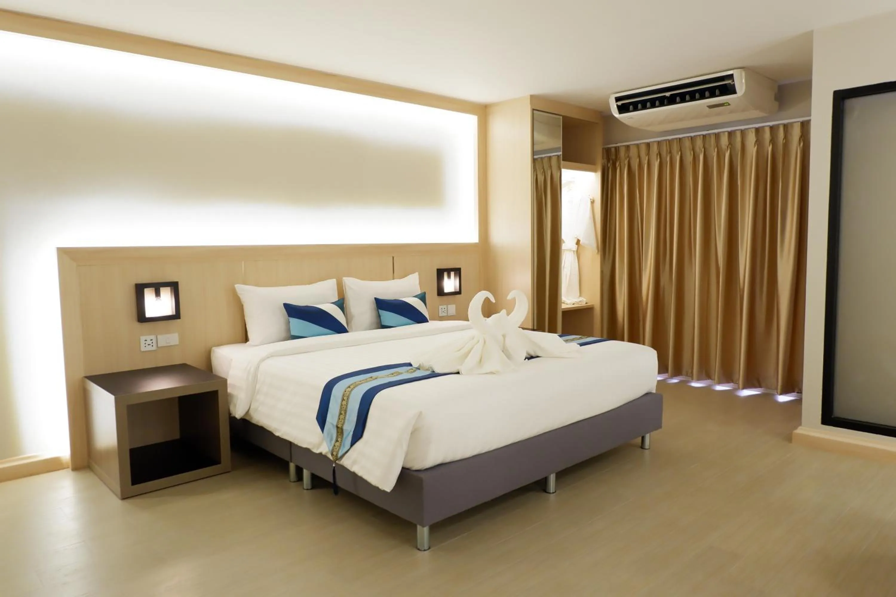 Superior King Room - single occupancy in O2 Luxury Hotel