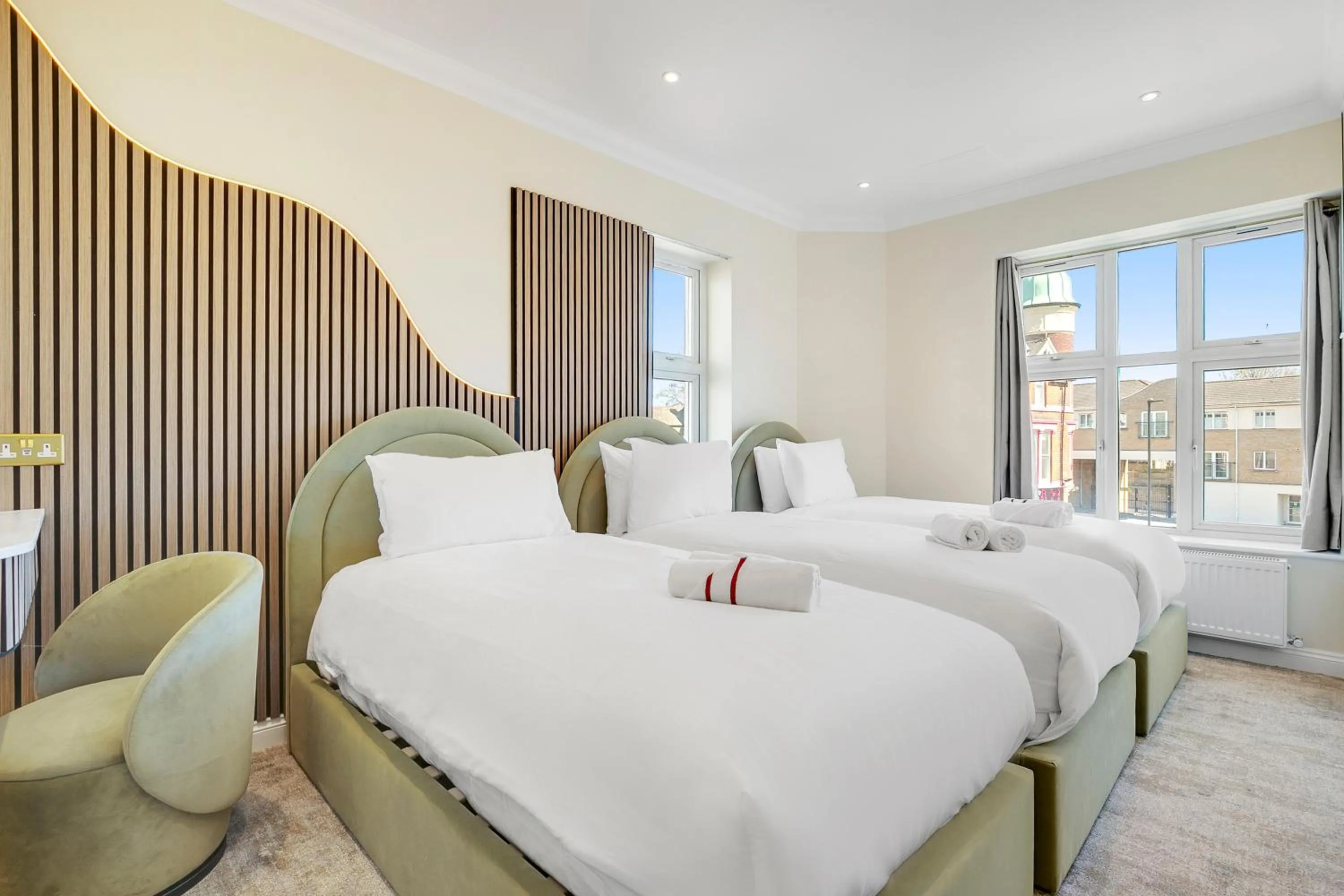 Luxury Triple Room in London Star Hotel