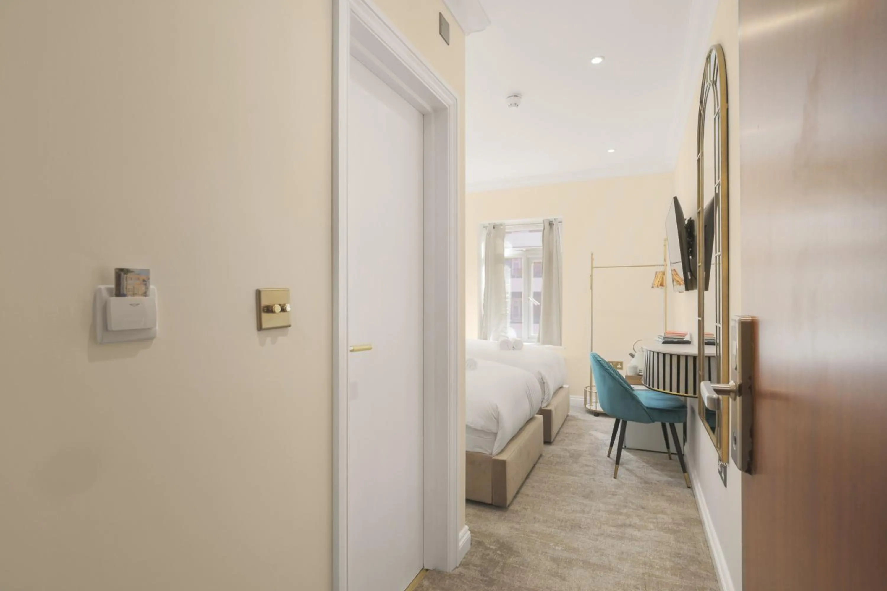 Superior Twin Room in London Star Hotel