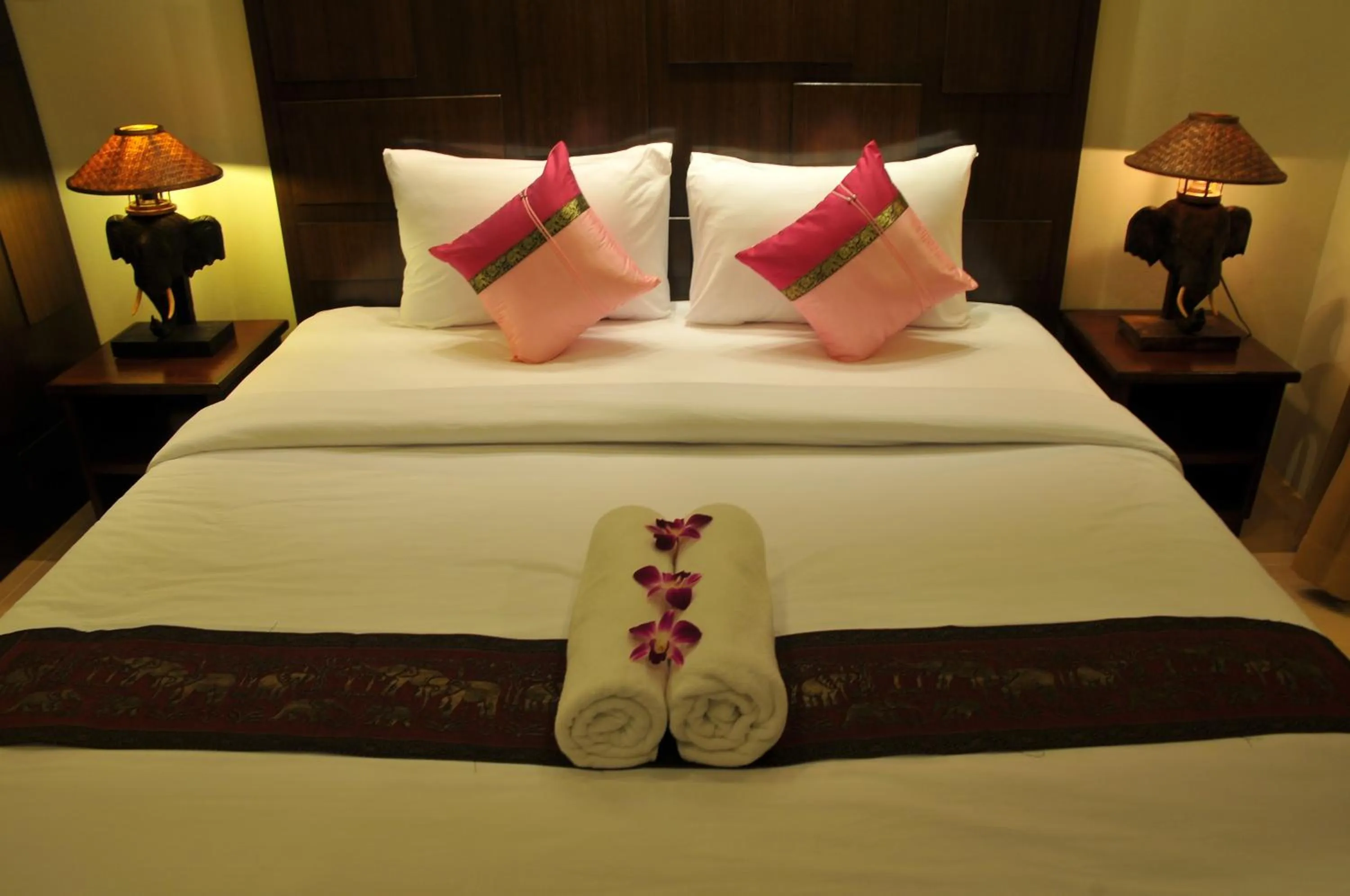 Luxury Double Room in Boonjumnong Modern Apartment