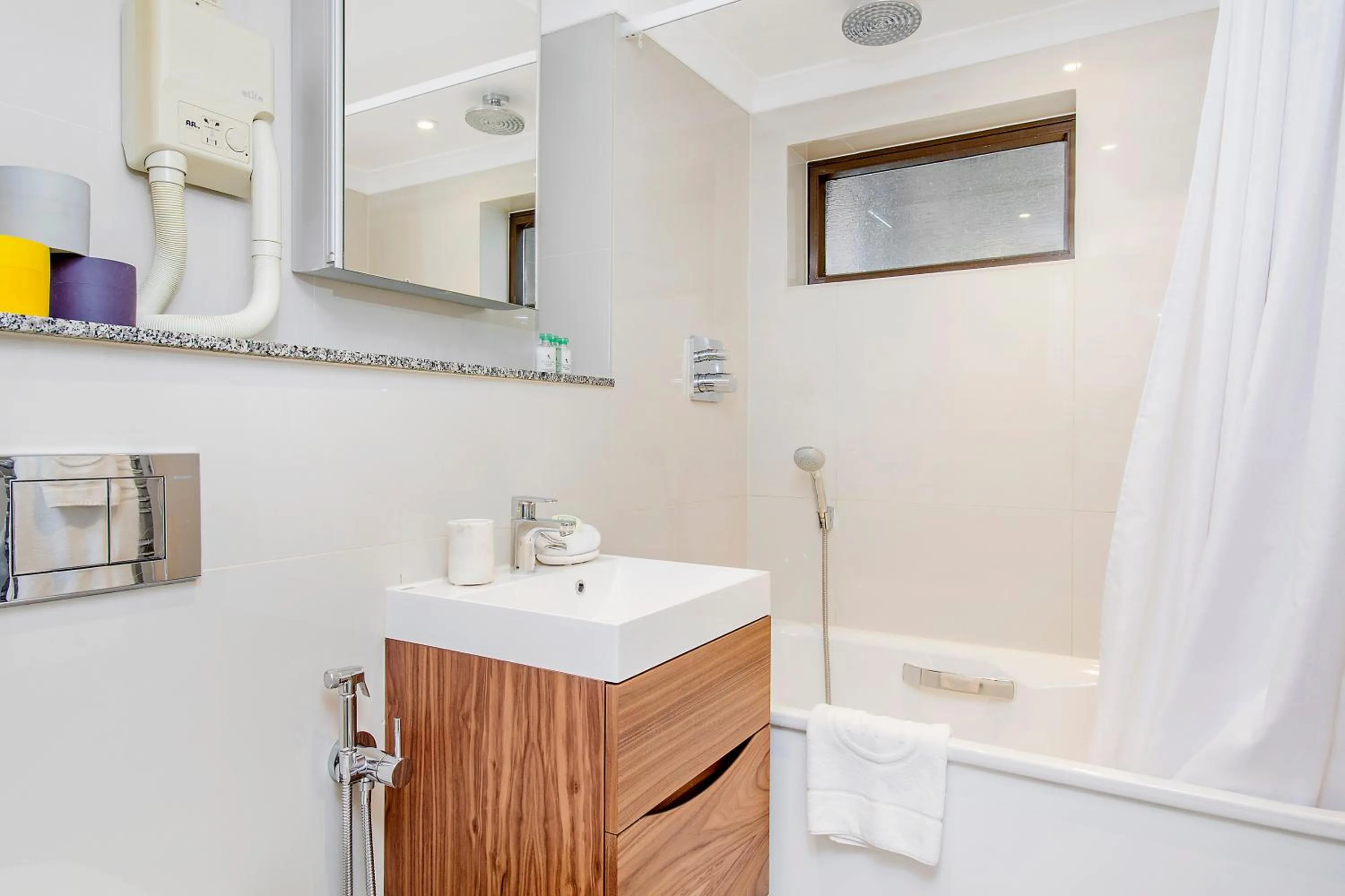 Standard Two-Bedroom Apartment in Mayfair House