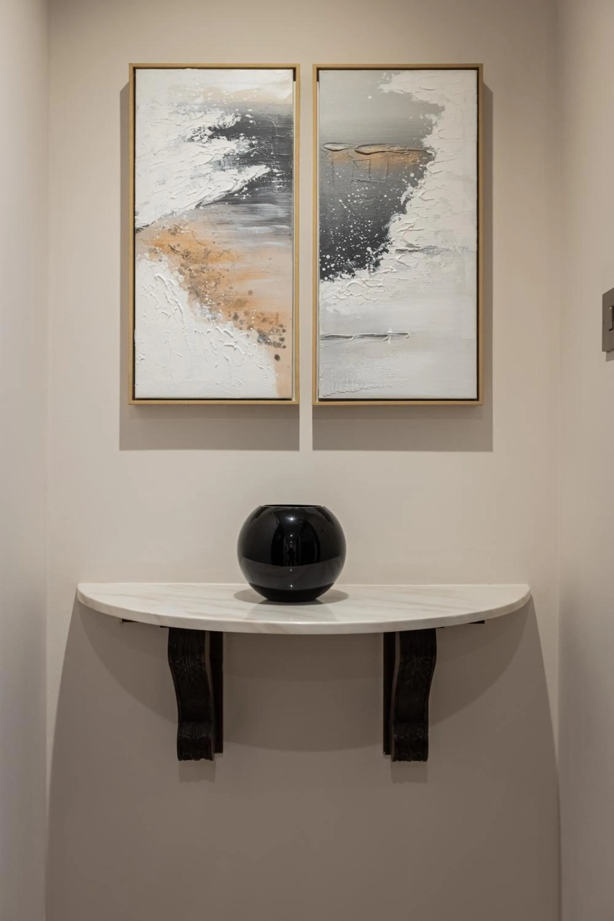 Three-Bedroom Apartment in Mayfair House