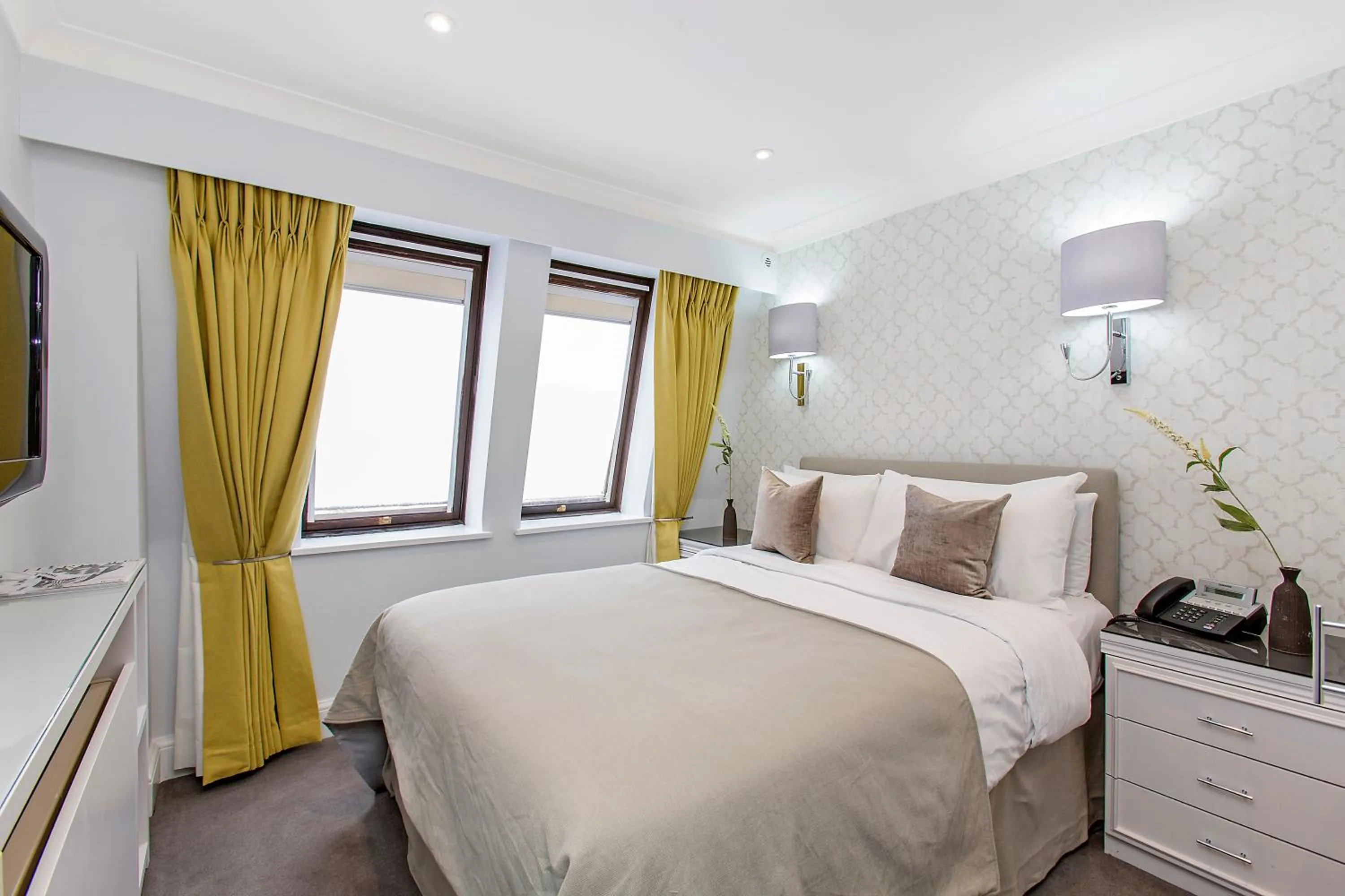 One-Bedroom Apartment in Mayfair House