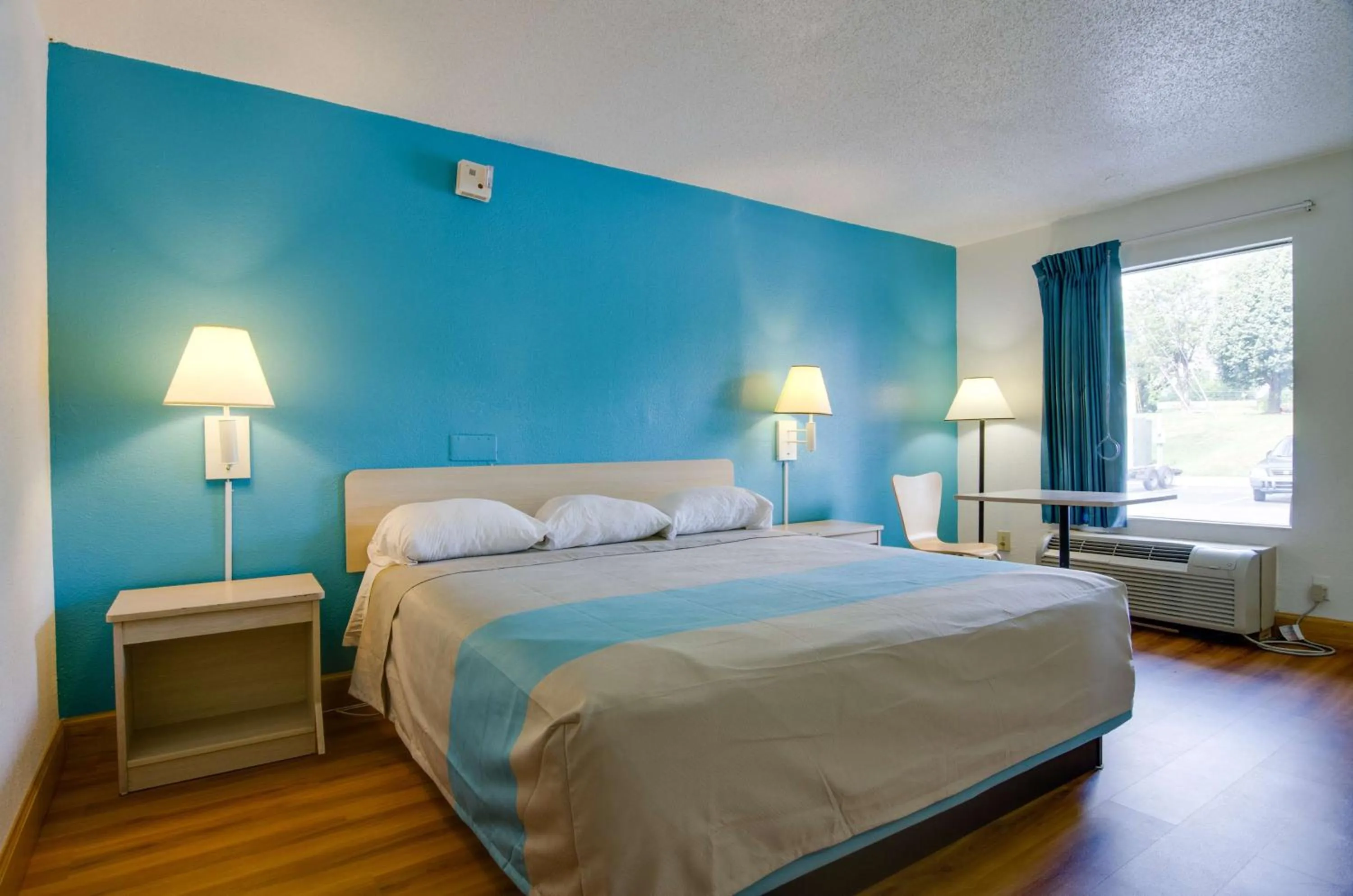 King Room - single occupancy - Disability Access in Motel 6-Atlanta, GA