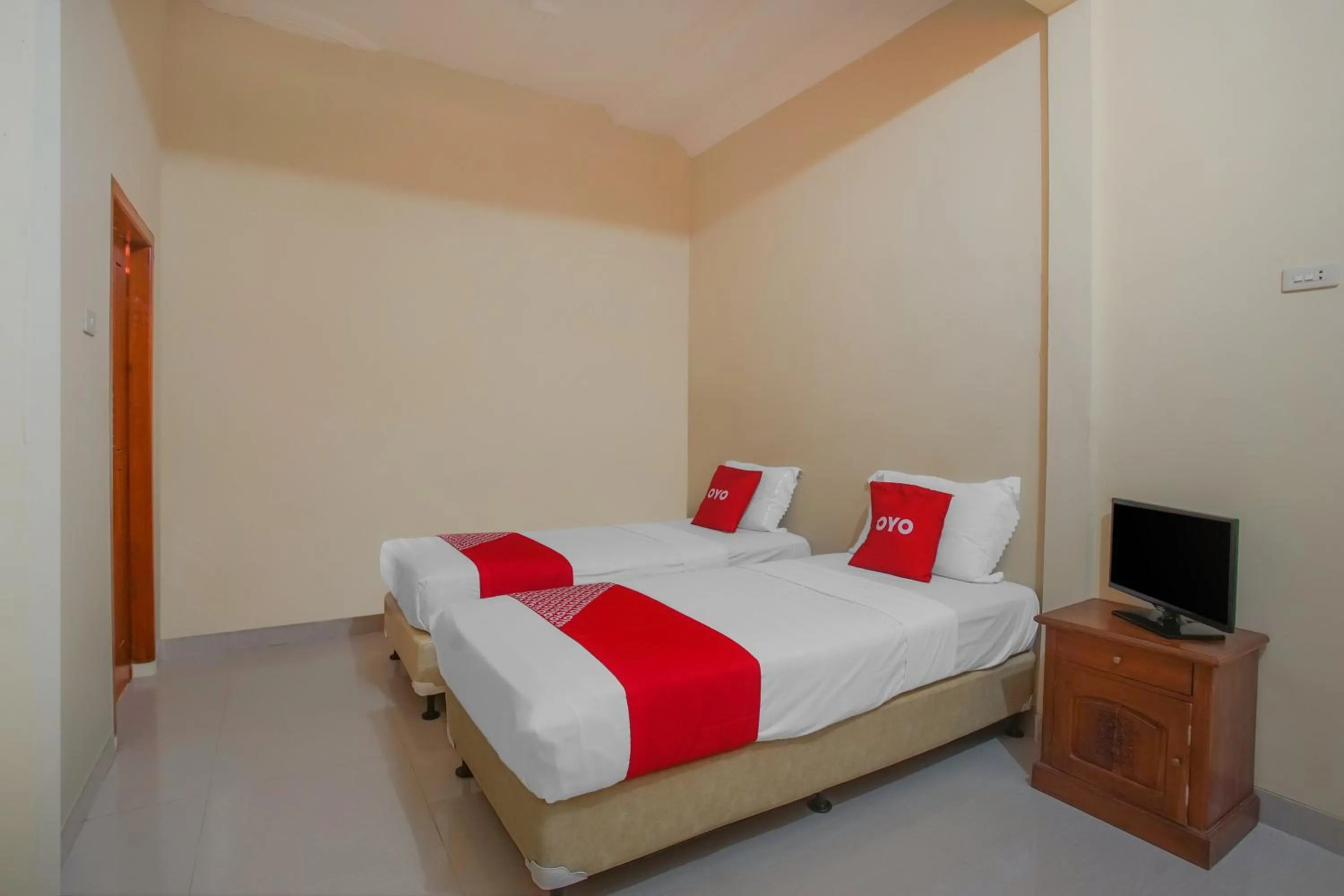 Superior Twin Room in Collection O 89999 Hotel Bumi Kedaton Resort
