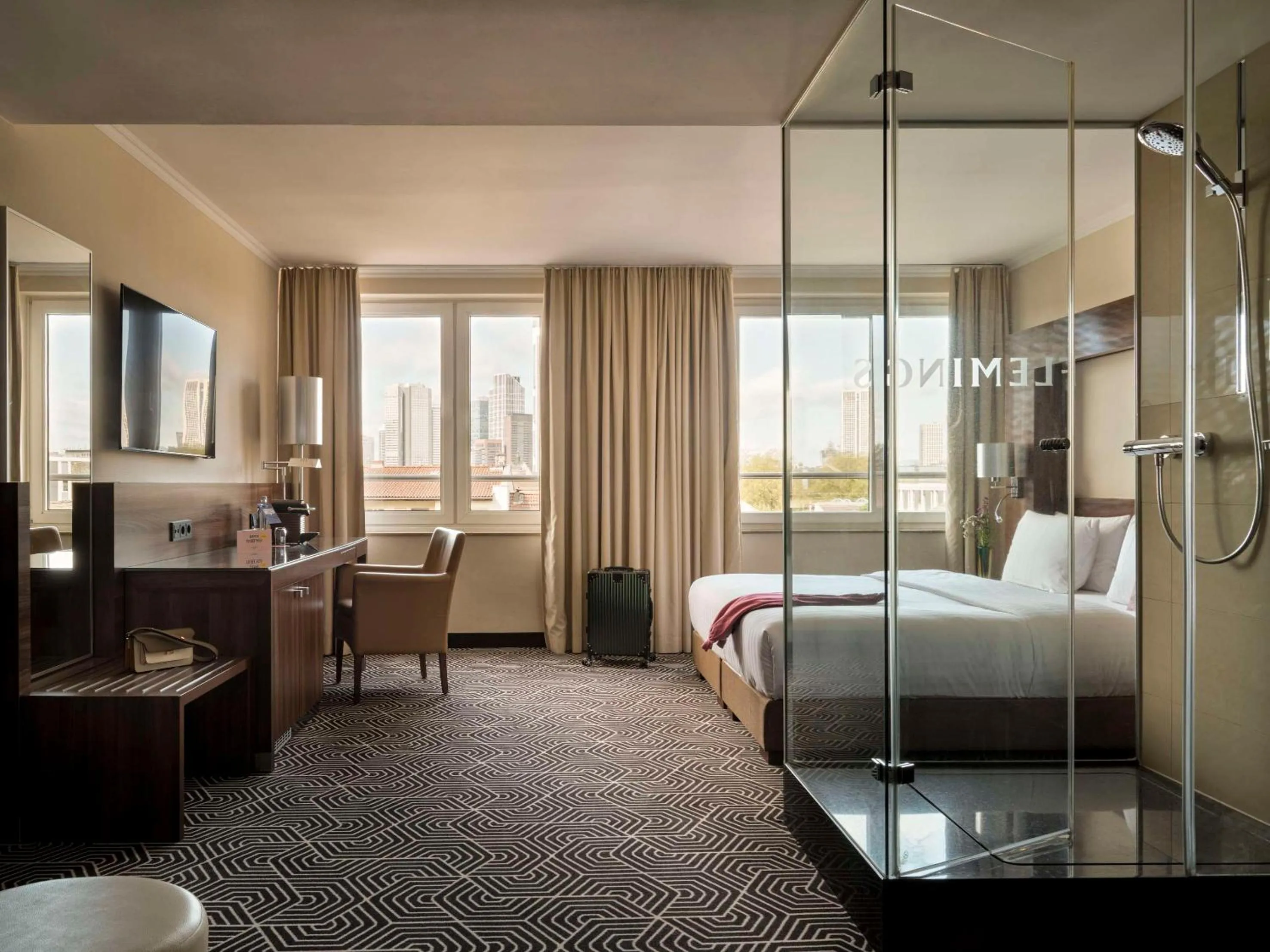 Signature King room with Skyline View  in Flemings Hotel Frankfurt Main-Riverside