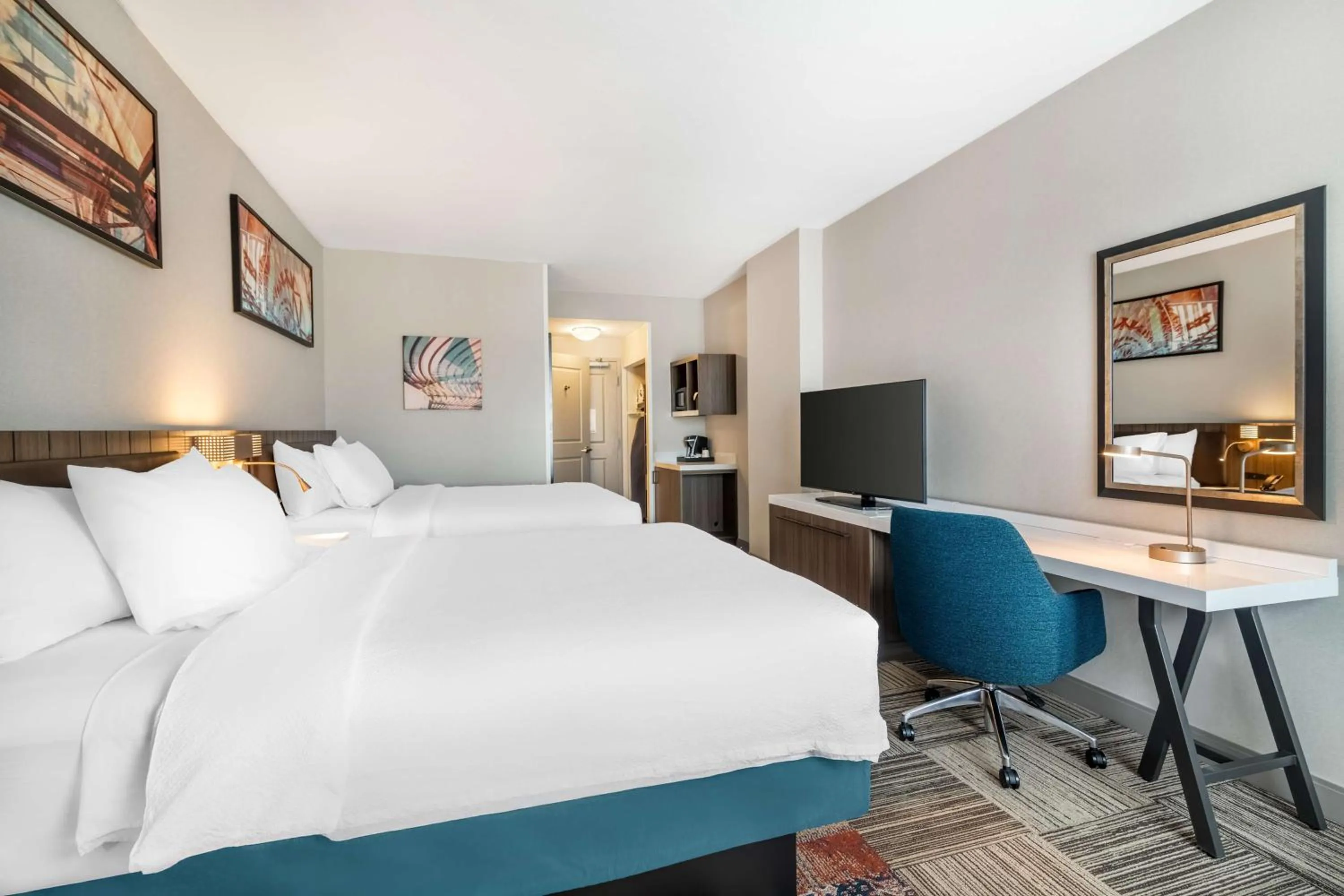 Queen Room with Two Queen Beds and Bath Tub in Hilton Garden Inn Albany-SUNY Area