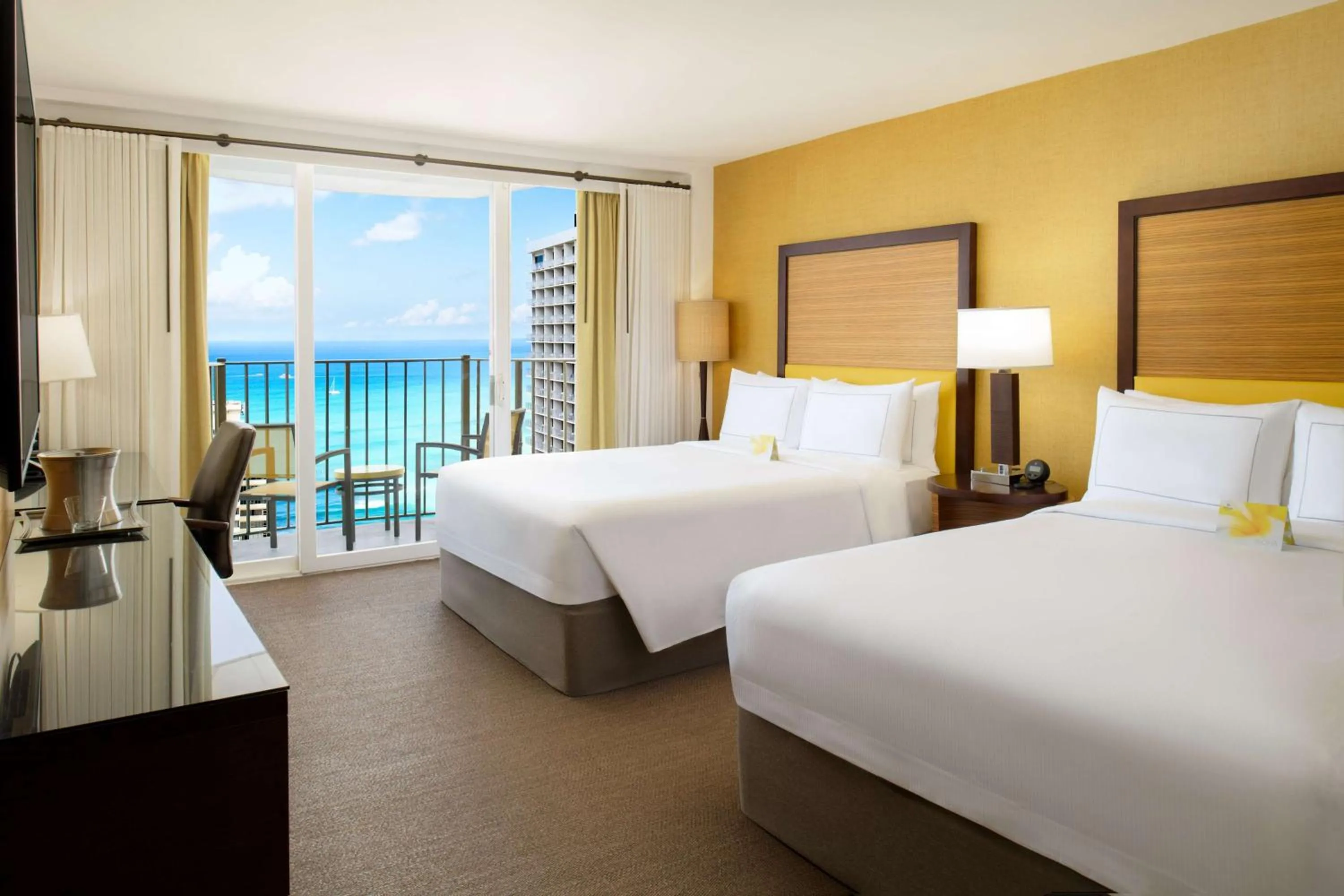 Premium Queen Room with Two Queen Beds and Ocean View in Hilton Waikiki Beach Resort & Spa
