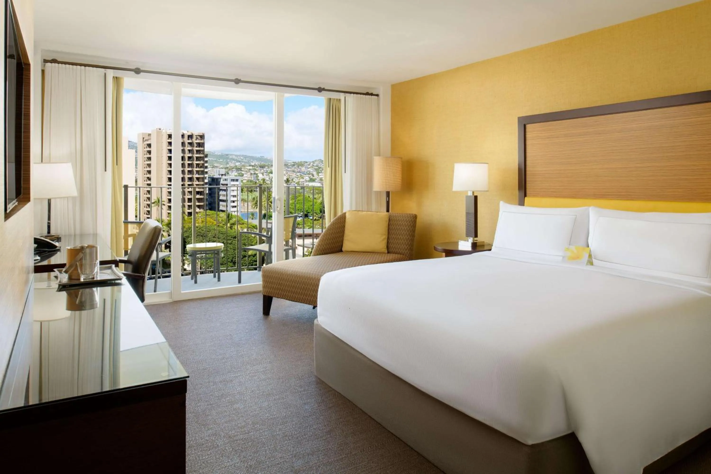 King Room with City View in Hilton Waikiki Beach Resort & Spa