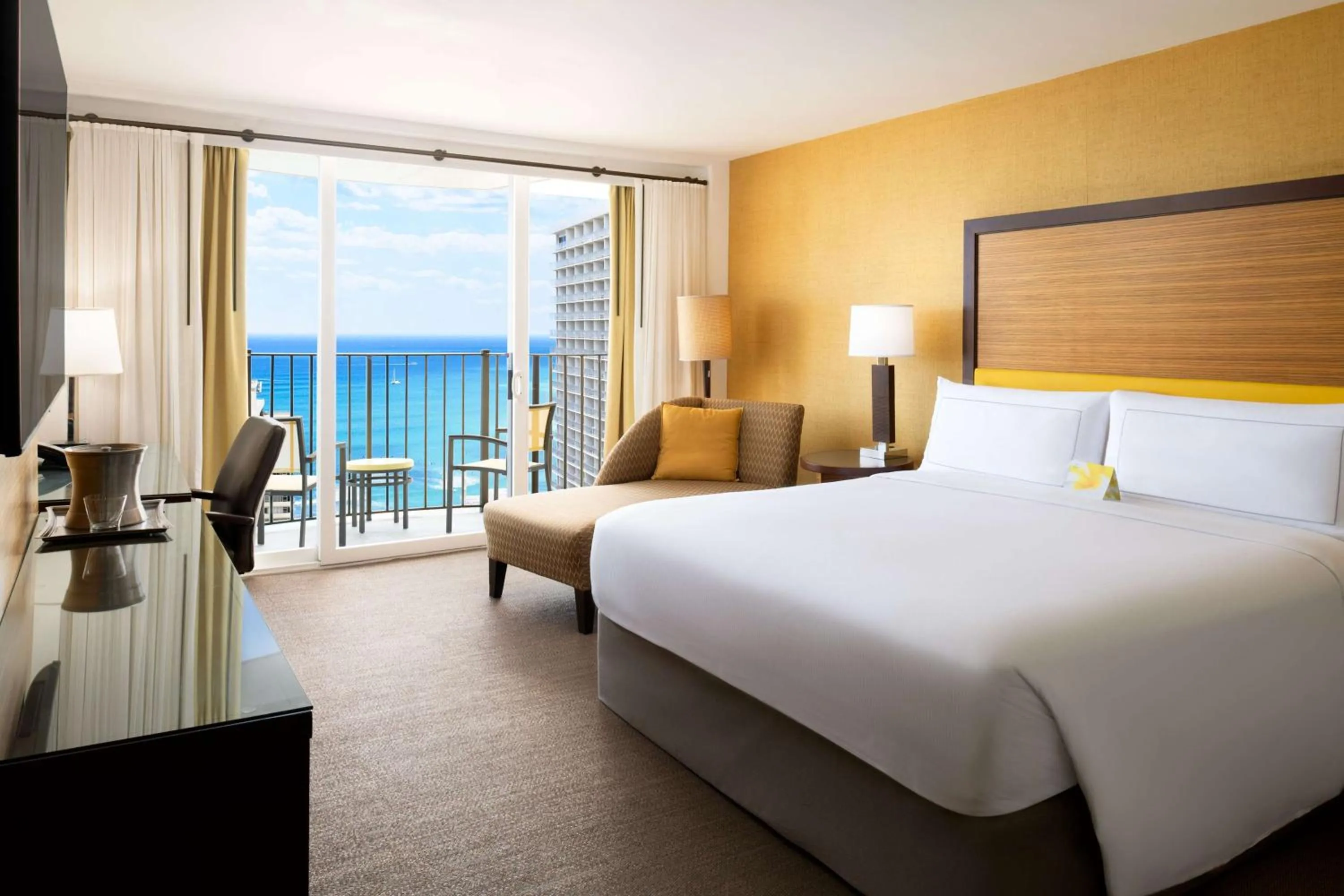 Premium King Room with Ocean View in Hilton Waikiki Beach Resort & Spa