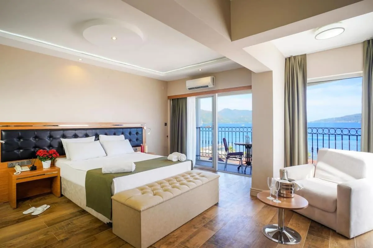 Deluxe Double Room with Sea View in Aurasia Sea Side Hotel