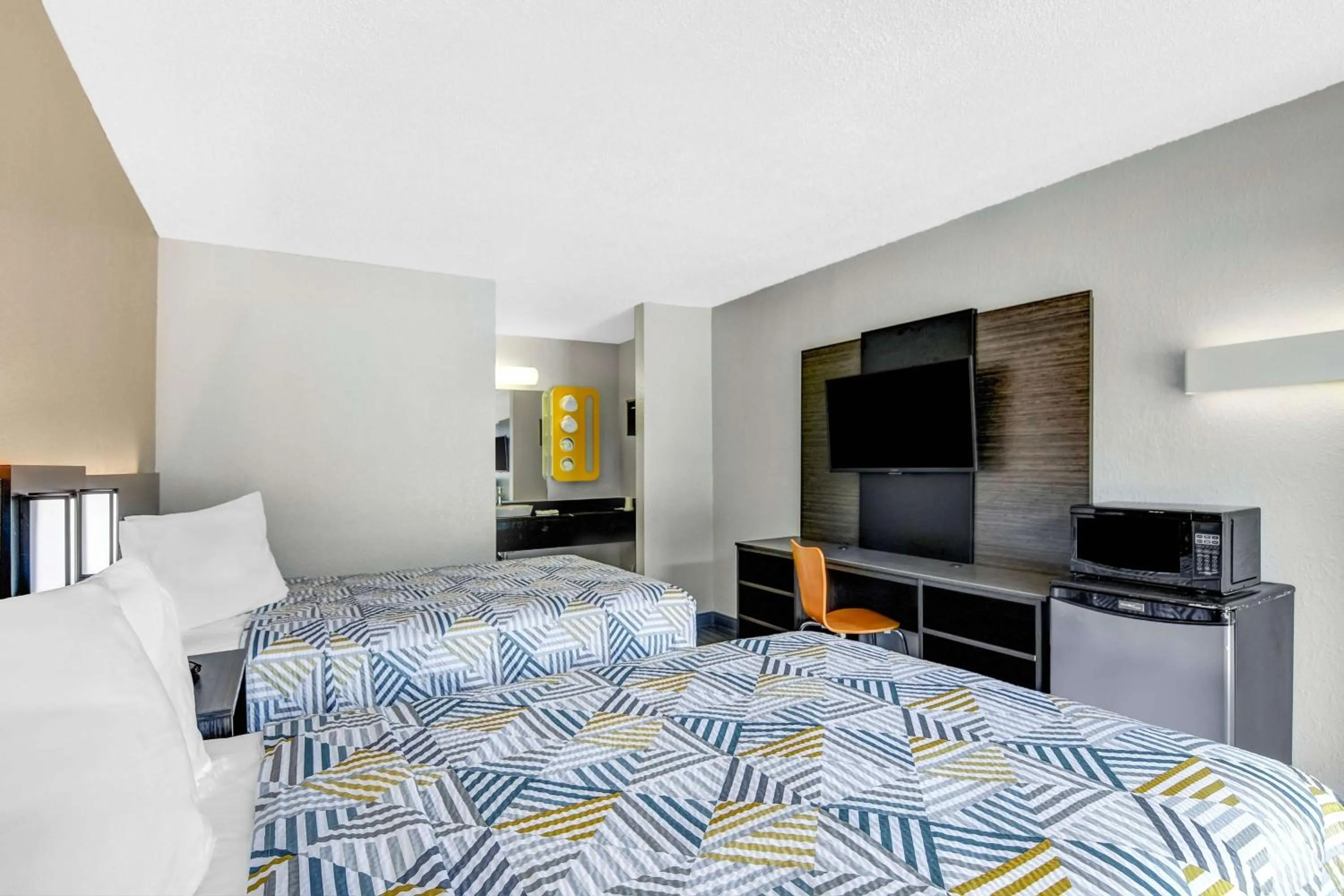 Quadruple Room - Non-Smoking in Motel 6-Dalton, GA