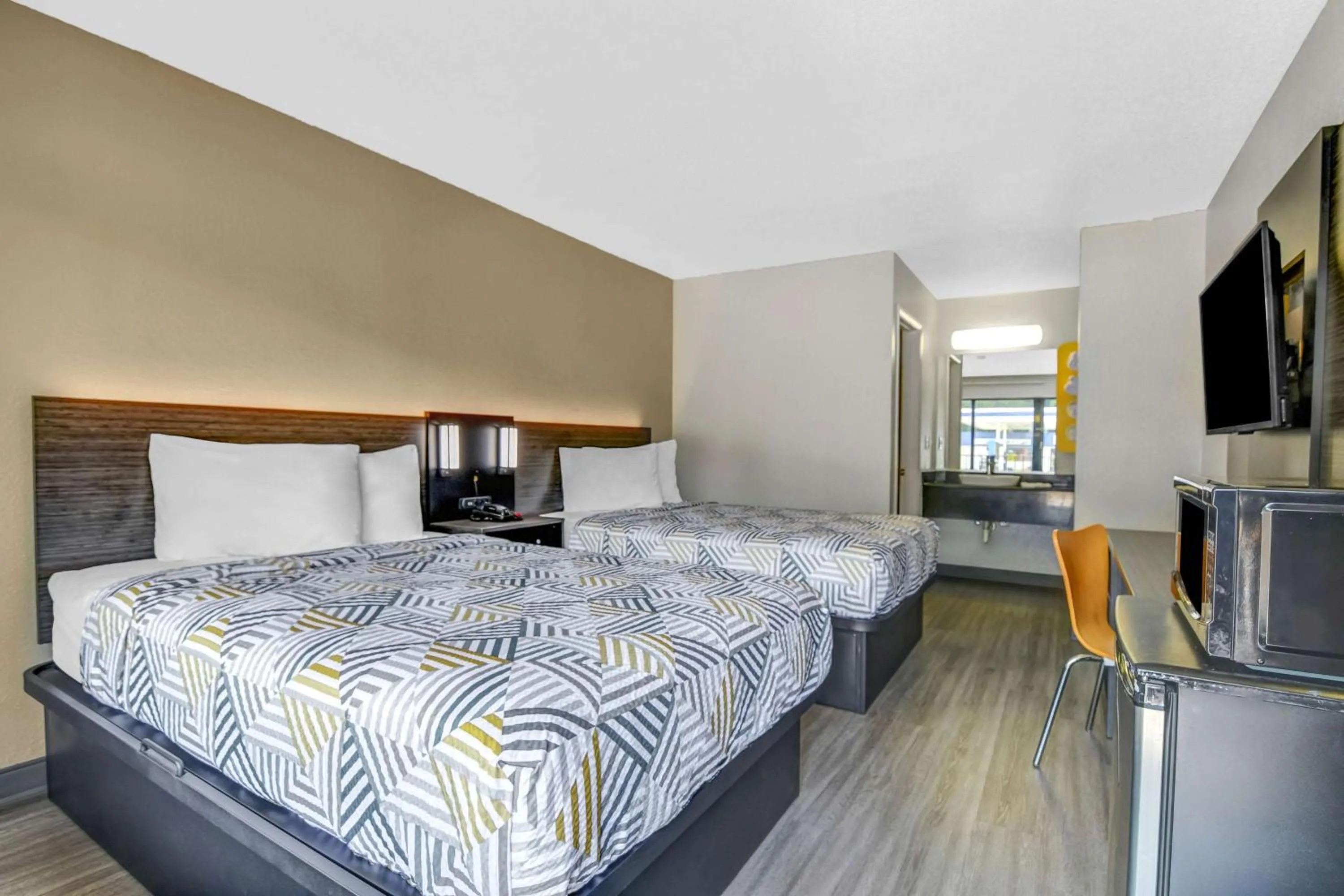 Quadruple Room - Smoking in Motel 6-Dalton, GA