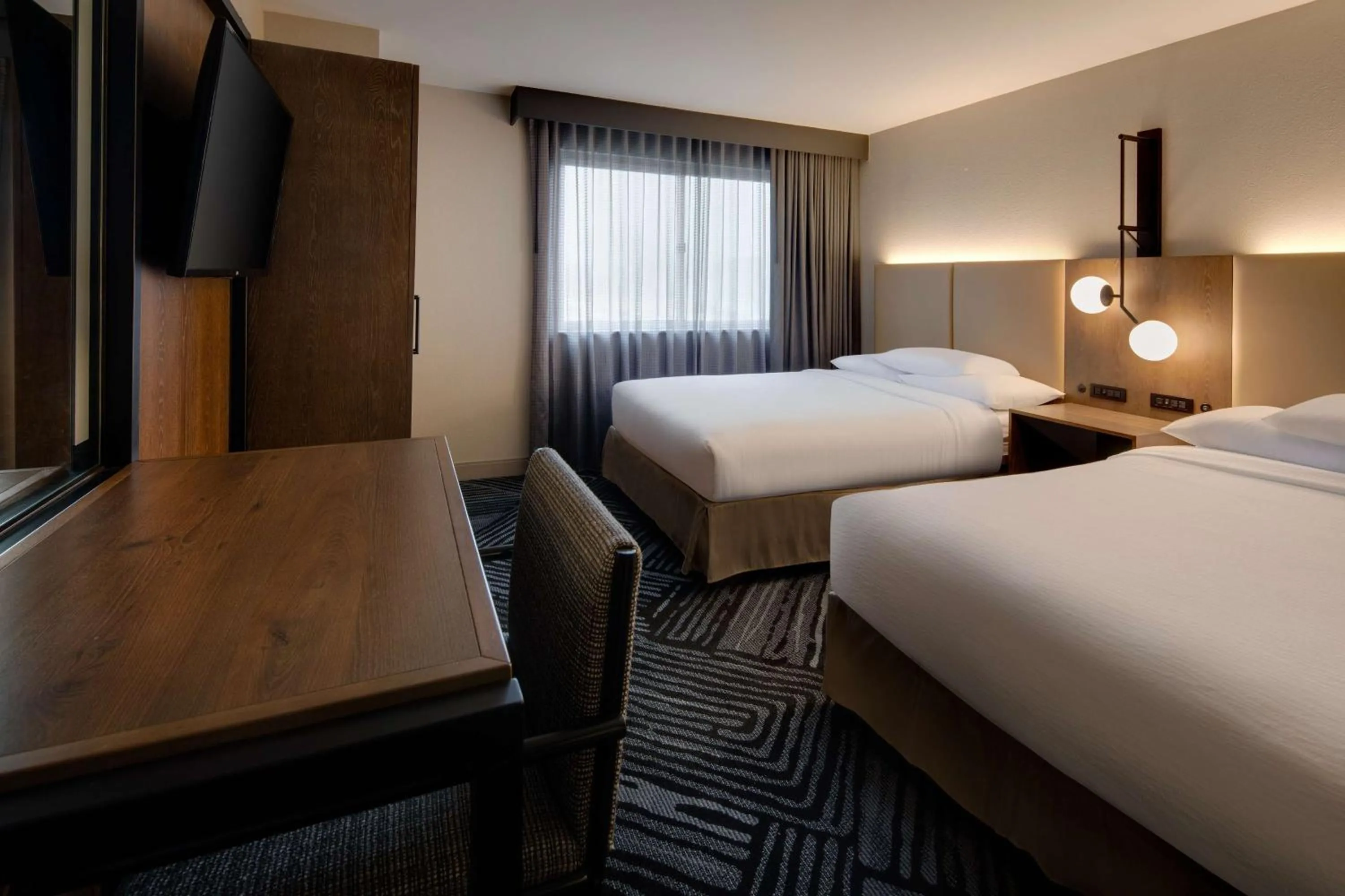 One-Bedroom King Suite with Tub - Mobility Access in Embassy Suites by Hilton San Rafael Marin County