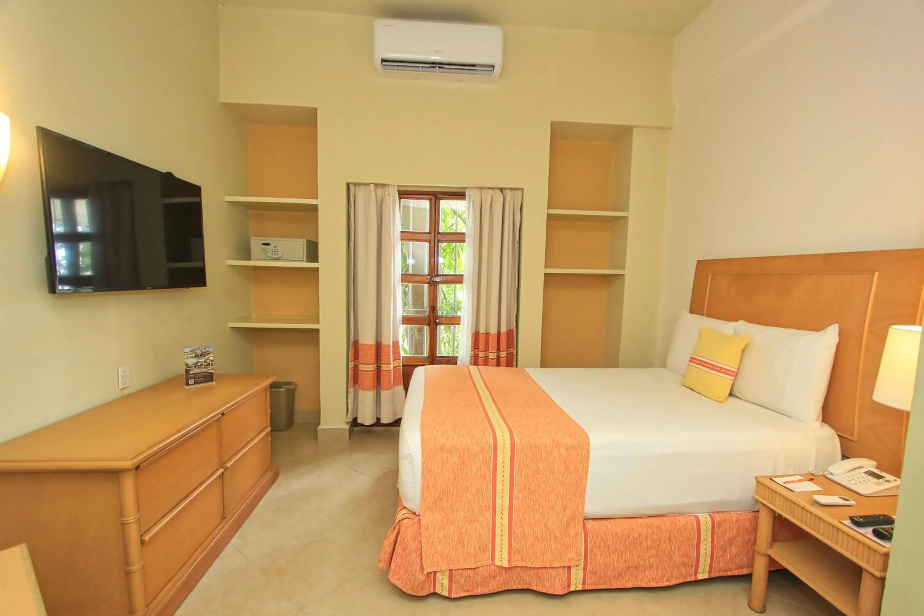 Junior Suite - single occupancy in Binniguenda Huatulco & Beach Club