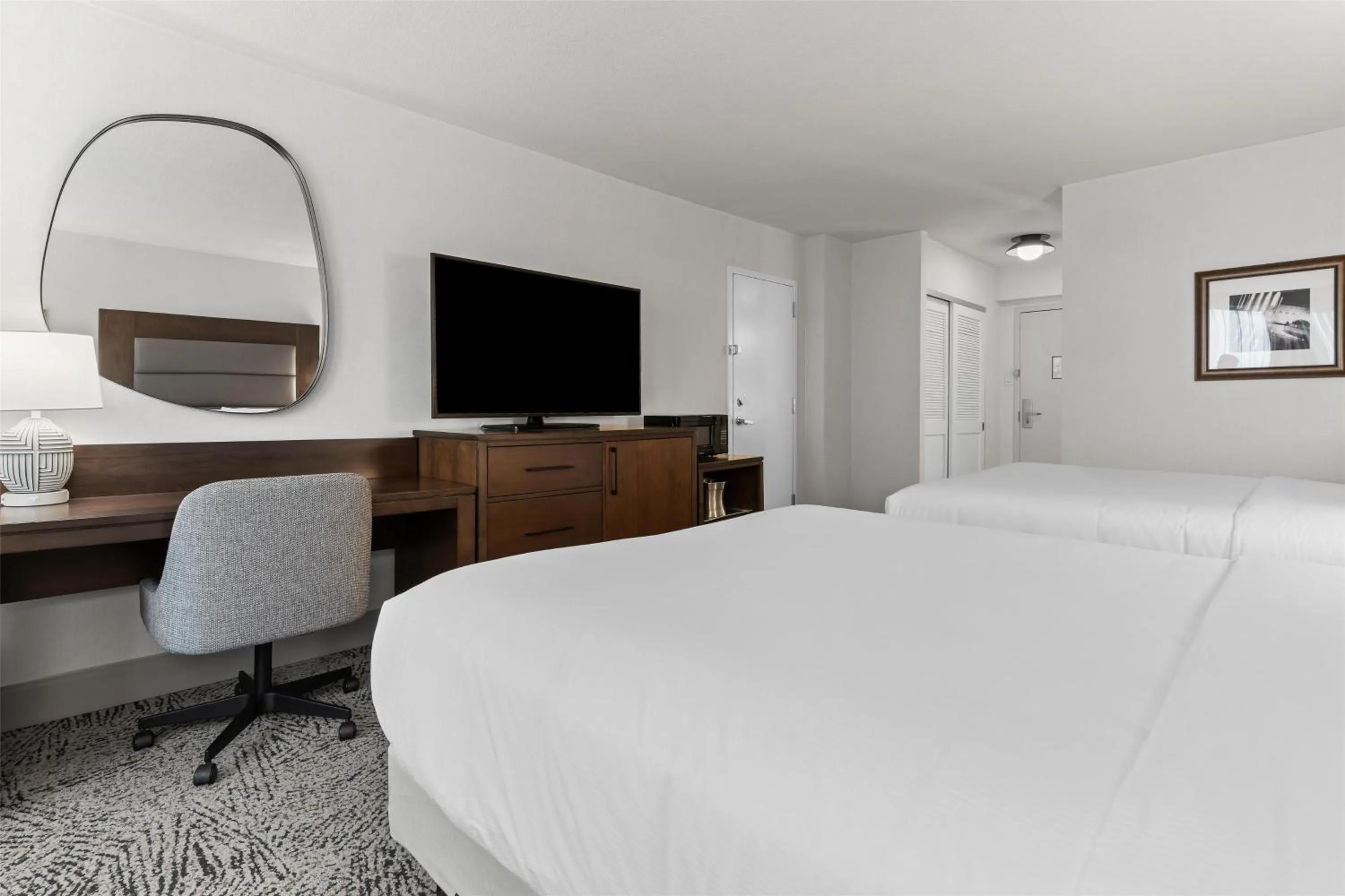 Queen Deluxe Room in Hilton Arlington National Landing