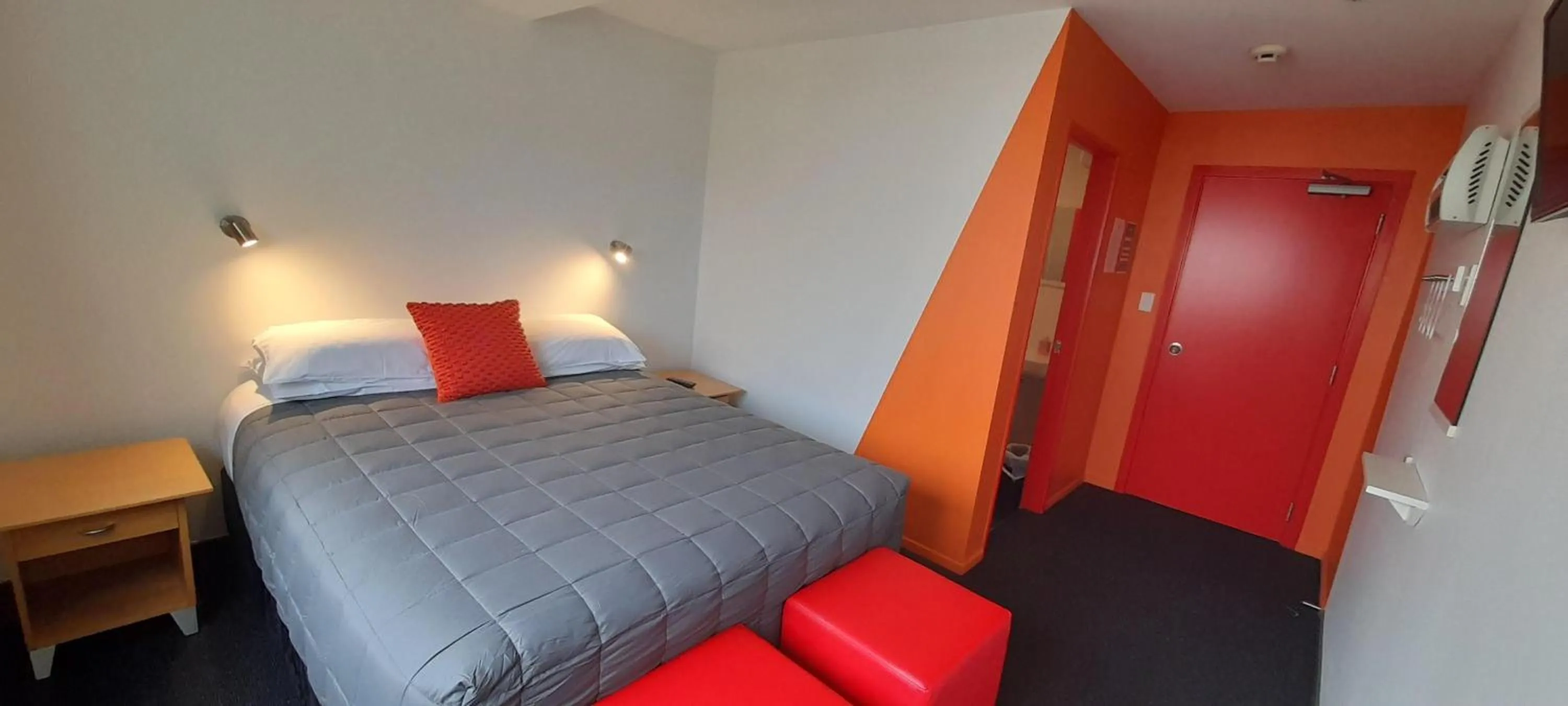 Double Room with Private Bathroom in YHA Nelson