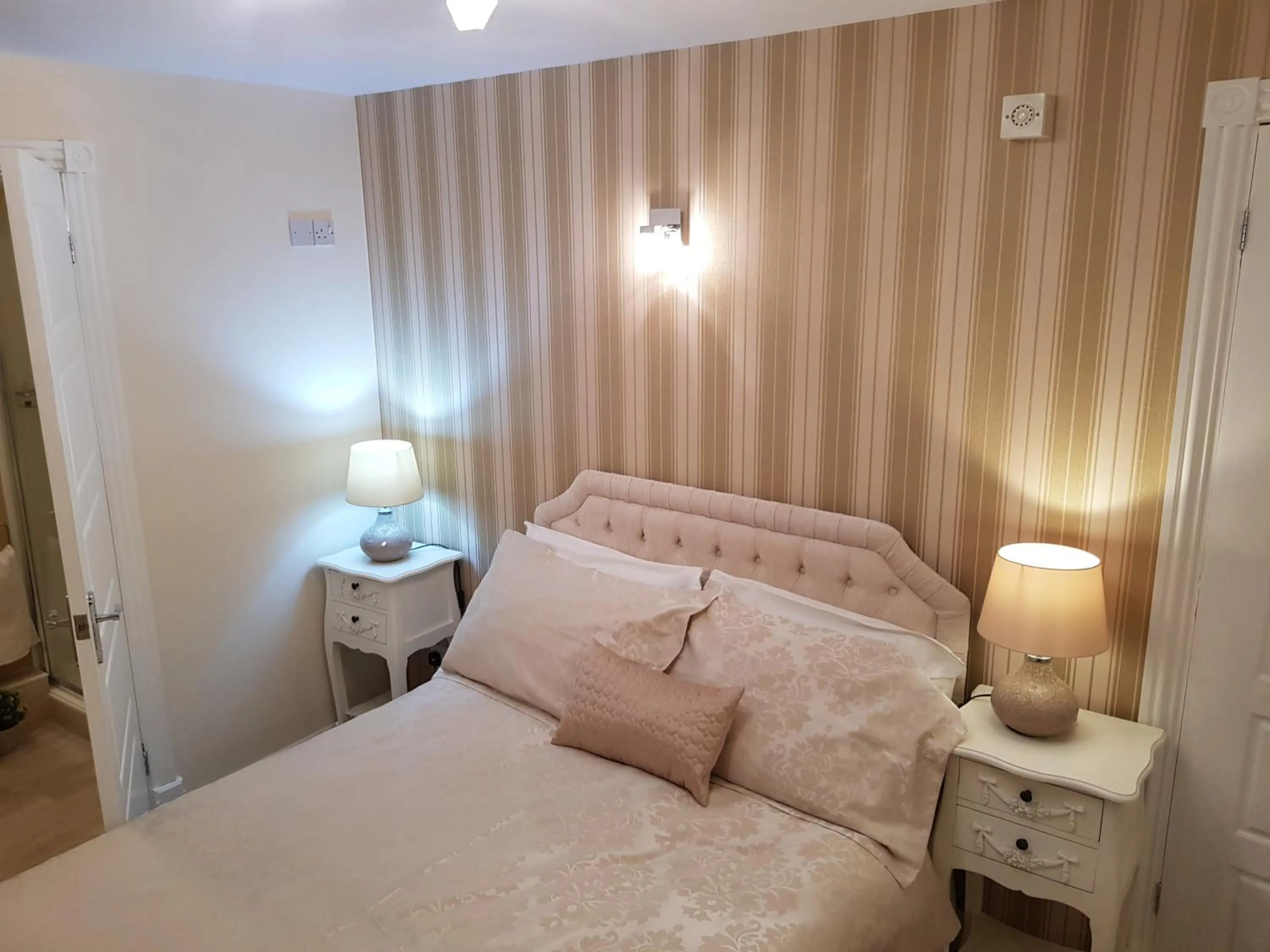 Deluxe Double Room with Shower in Chatterley House