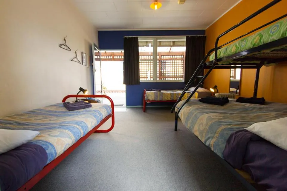Family Room with Private Bathroom in Sequoia Lodge Backpackers