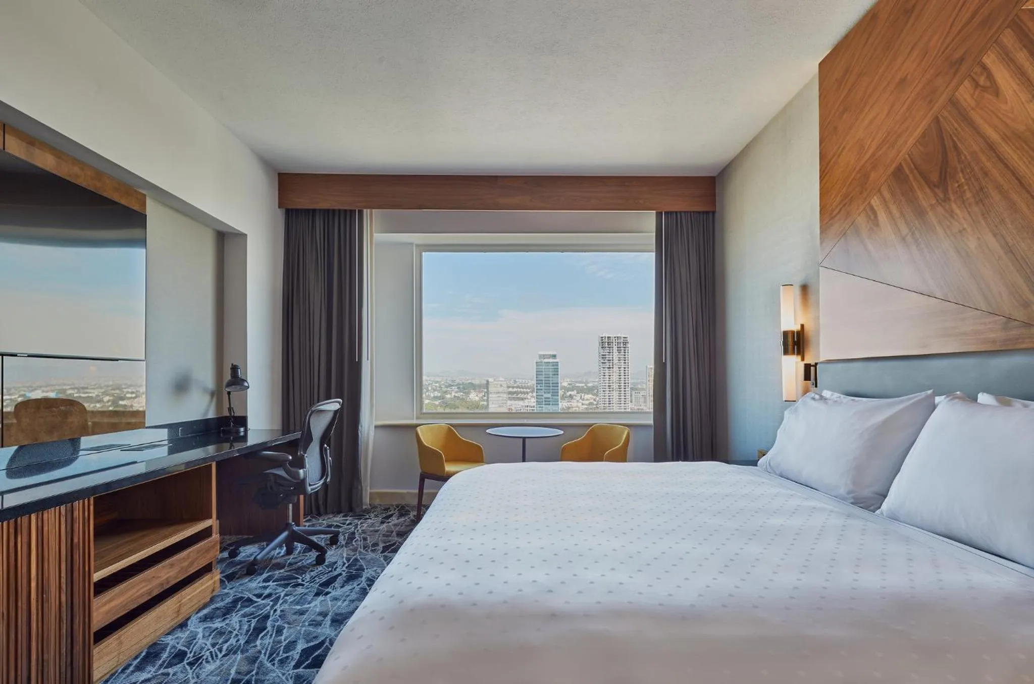 Deluxe King Room in Grand Fiesta Americana Guadalajara Country Club