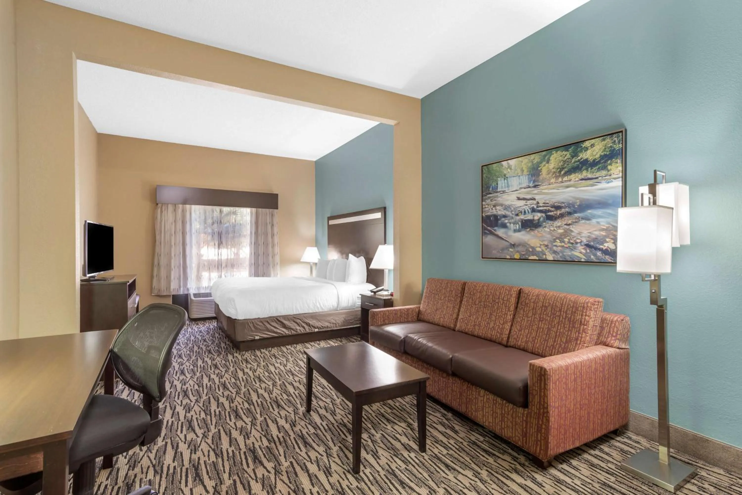 King Suite with Roll-In Shower - Disability Access/Non-Smoking in Best Western Plus McDonough Inn & Suites