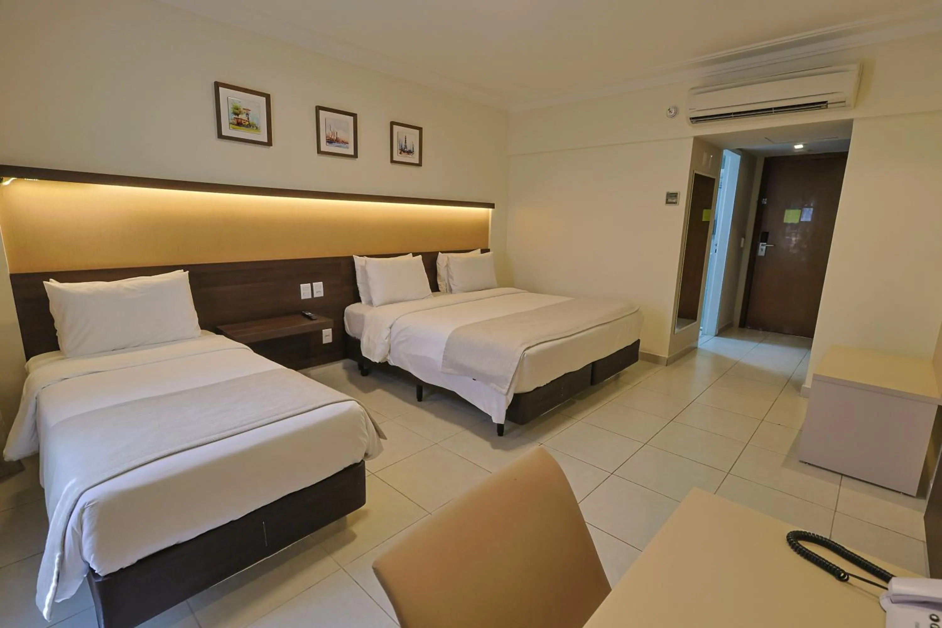 Superior Triple Room in Del Mar Hotel