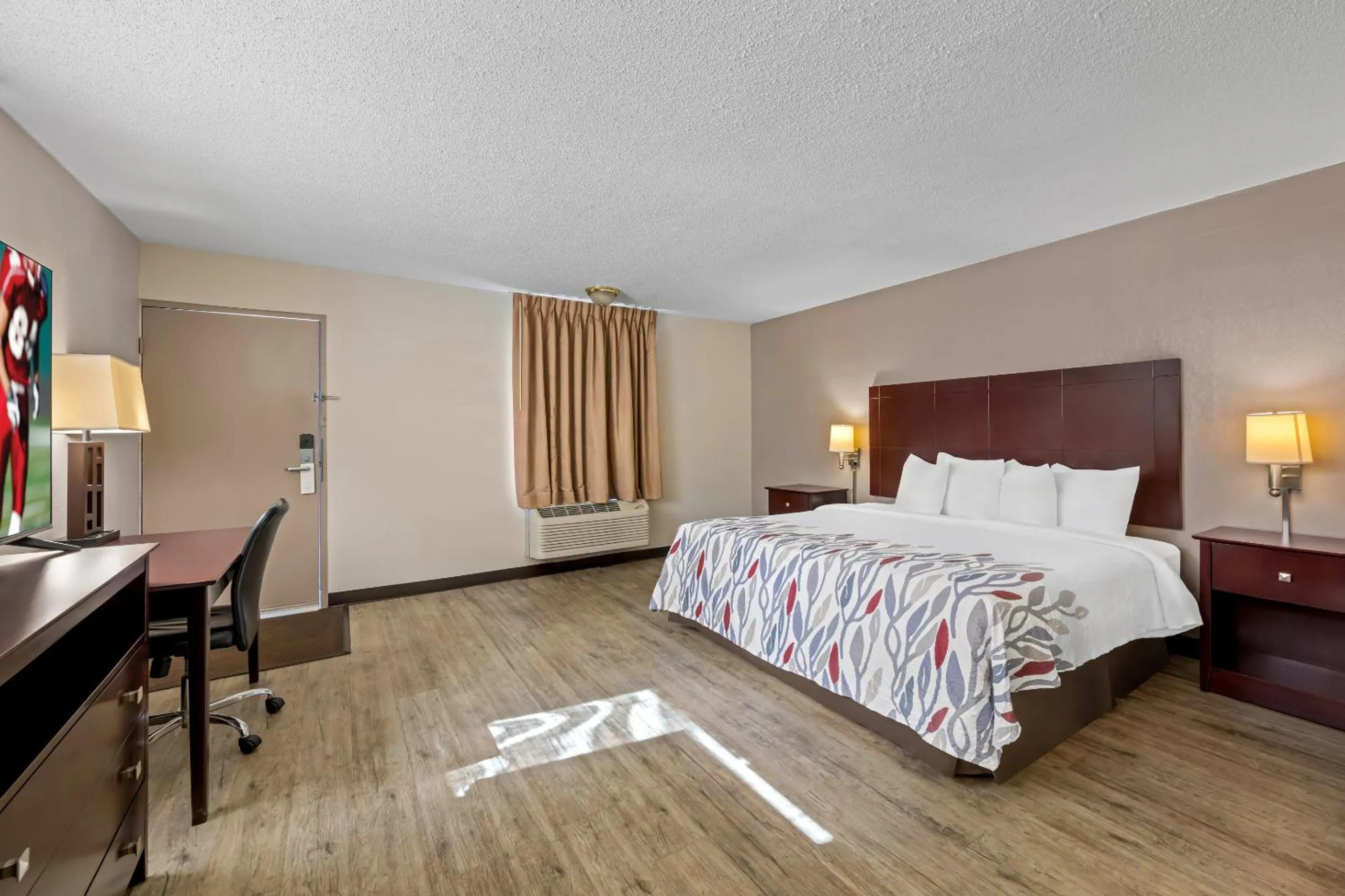 Superior King Room Non-Smoking in Red Roof Inn Abingdon