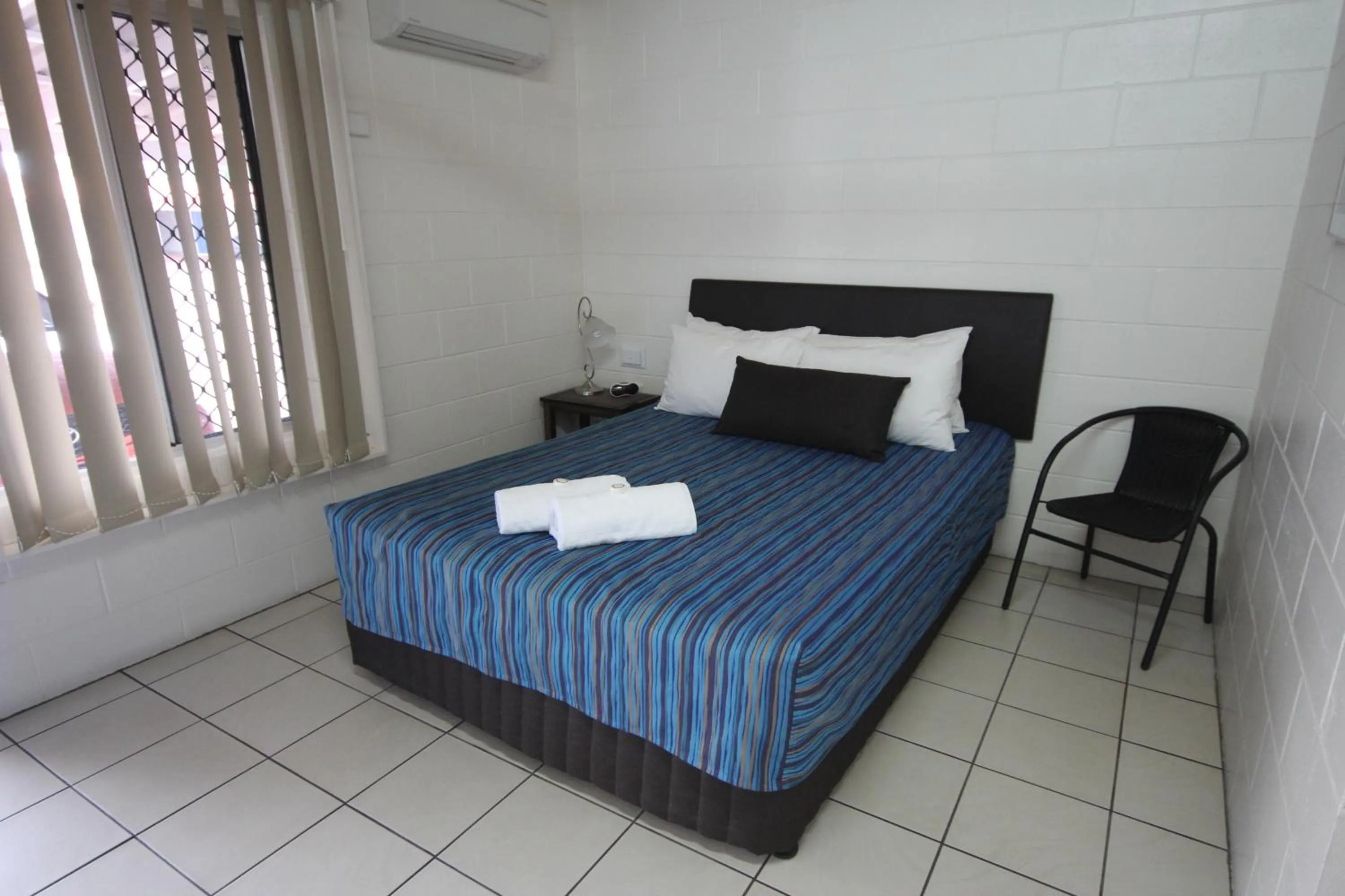 Standard Queen Room in Barrier Reef Motel Innisfail
