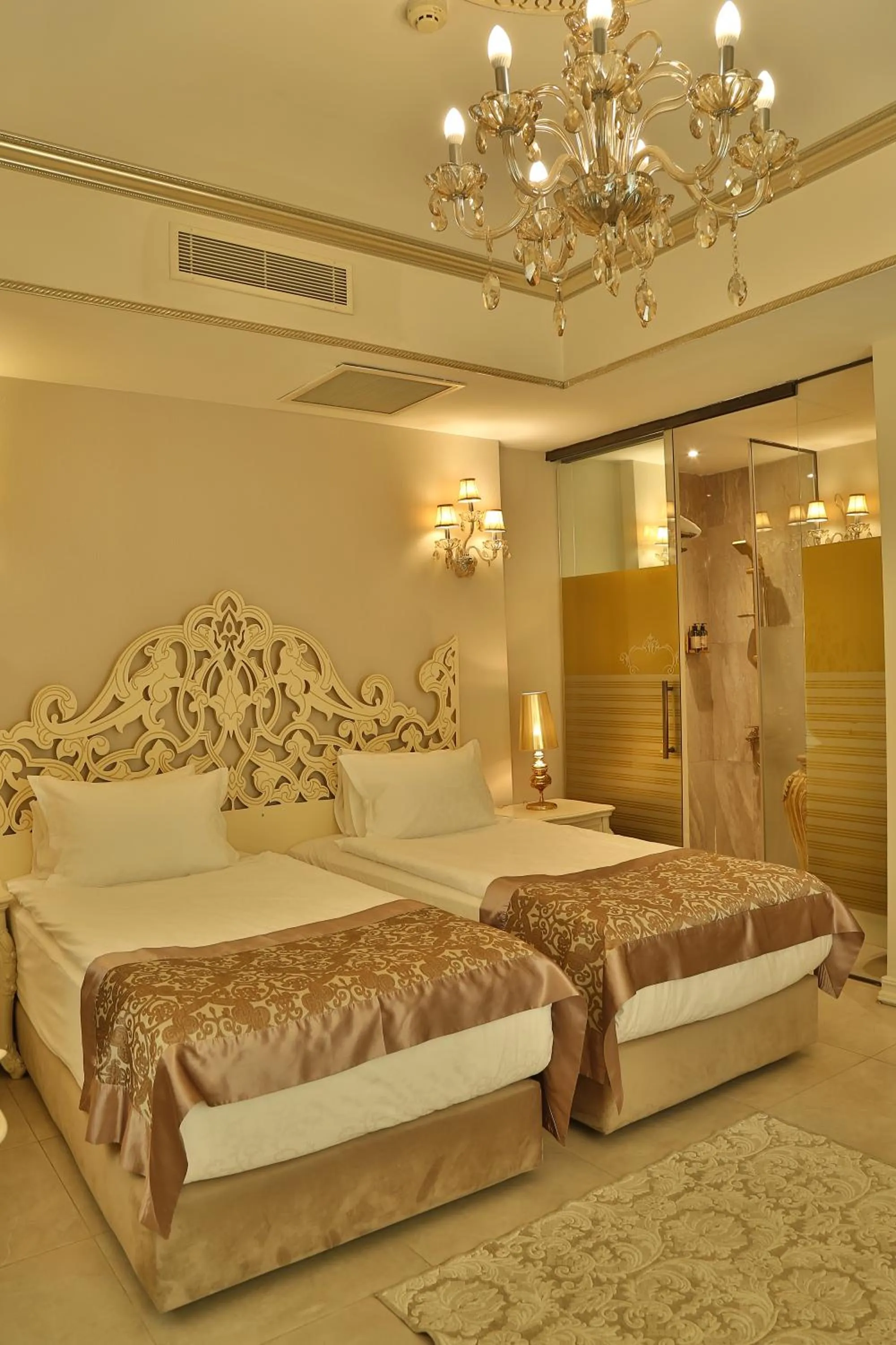 Deluxe Twin Room in Elegance East Hotel
