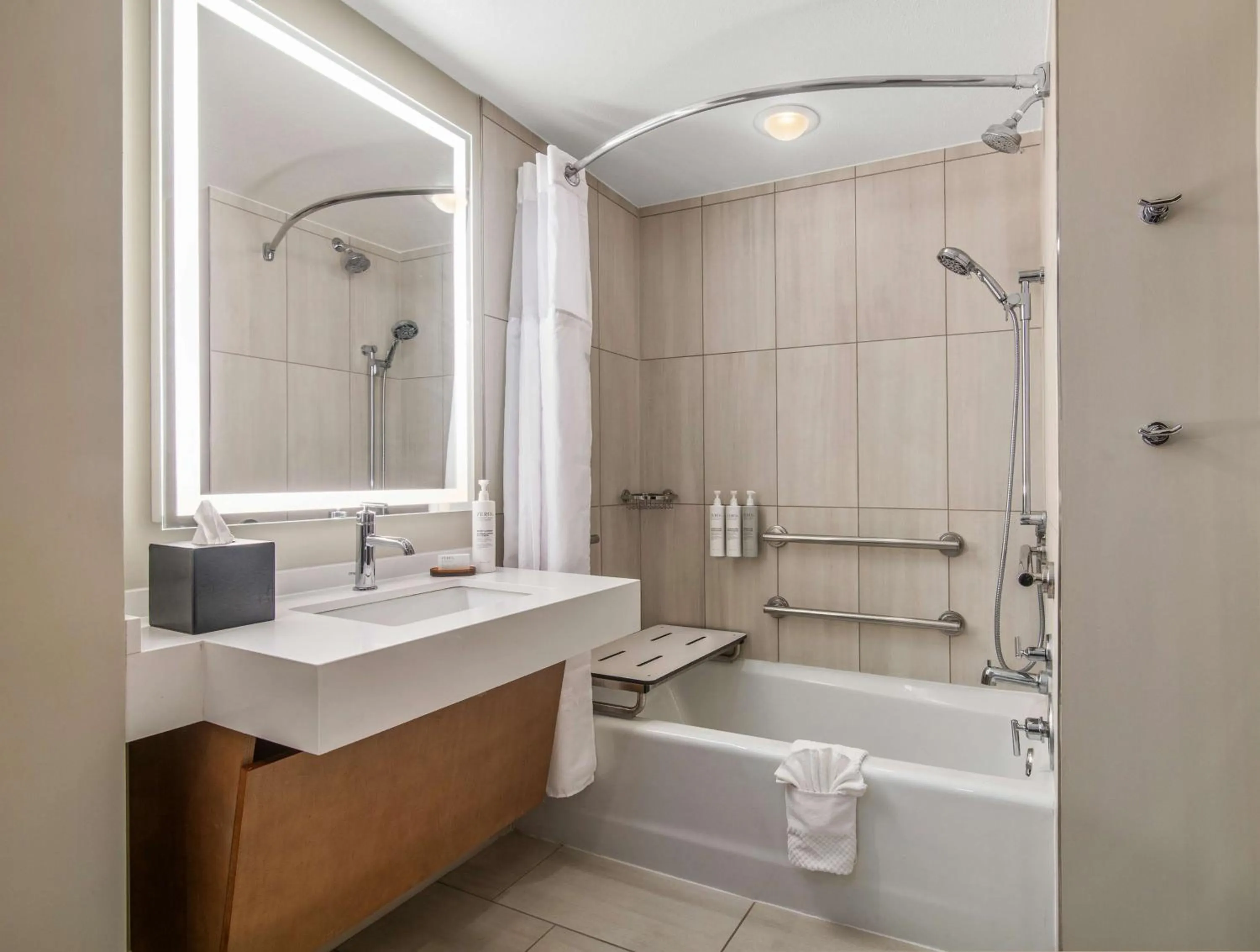 King Suite with Tub - Mobility/Hearing Accessible/Non-Smoking in Embassy Suites by Hilton Albuquerque