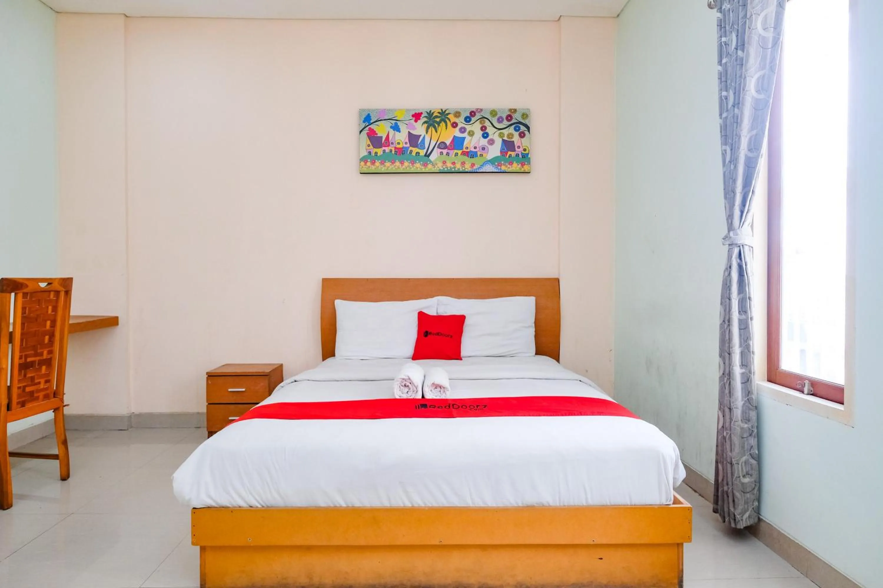 Deluxe Double Room in RedDoorz Plus @ Mahendradatta Denpasar