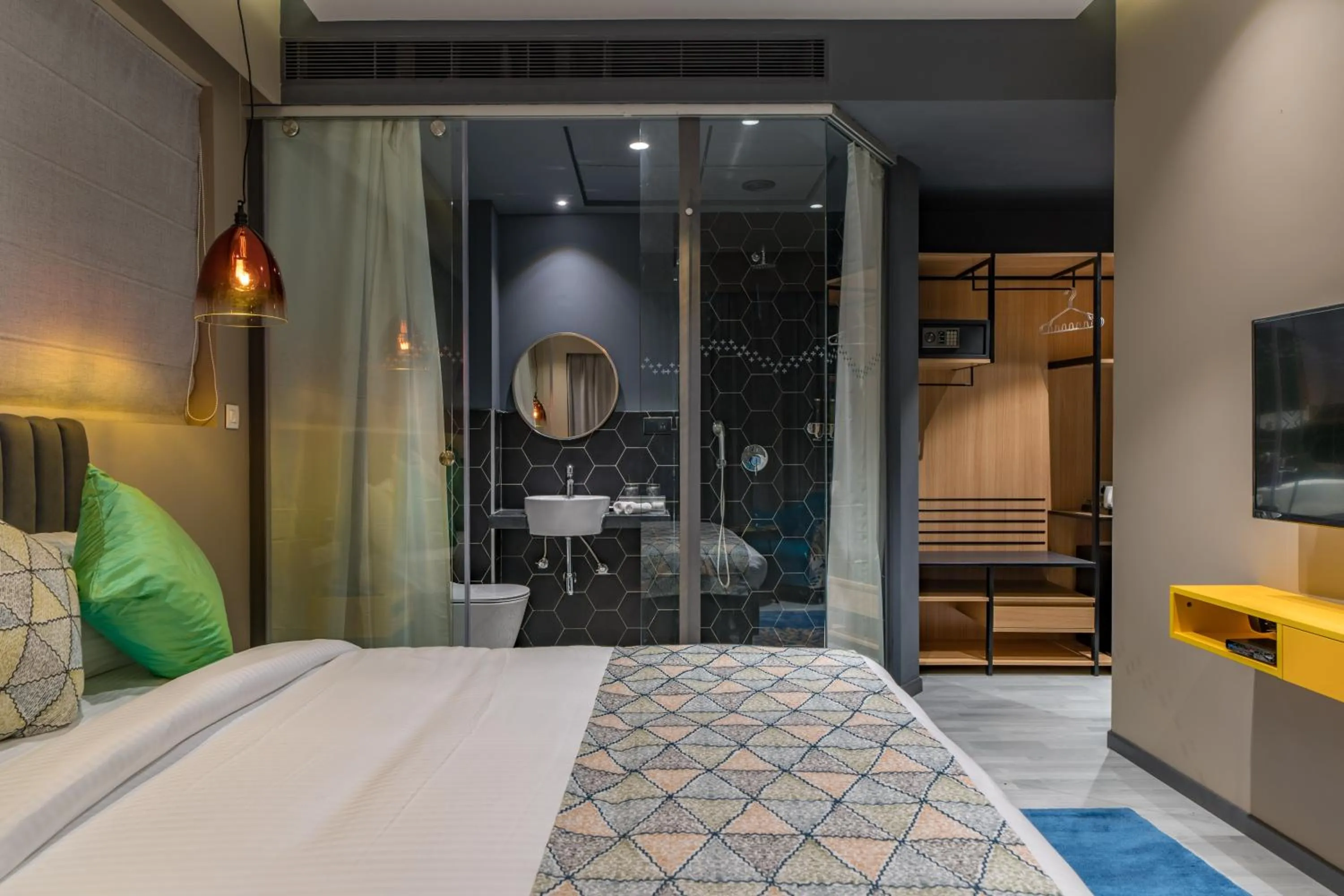 Premium Room - single occupancy in Hotel B plus L