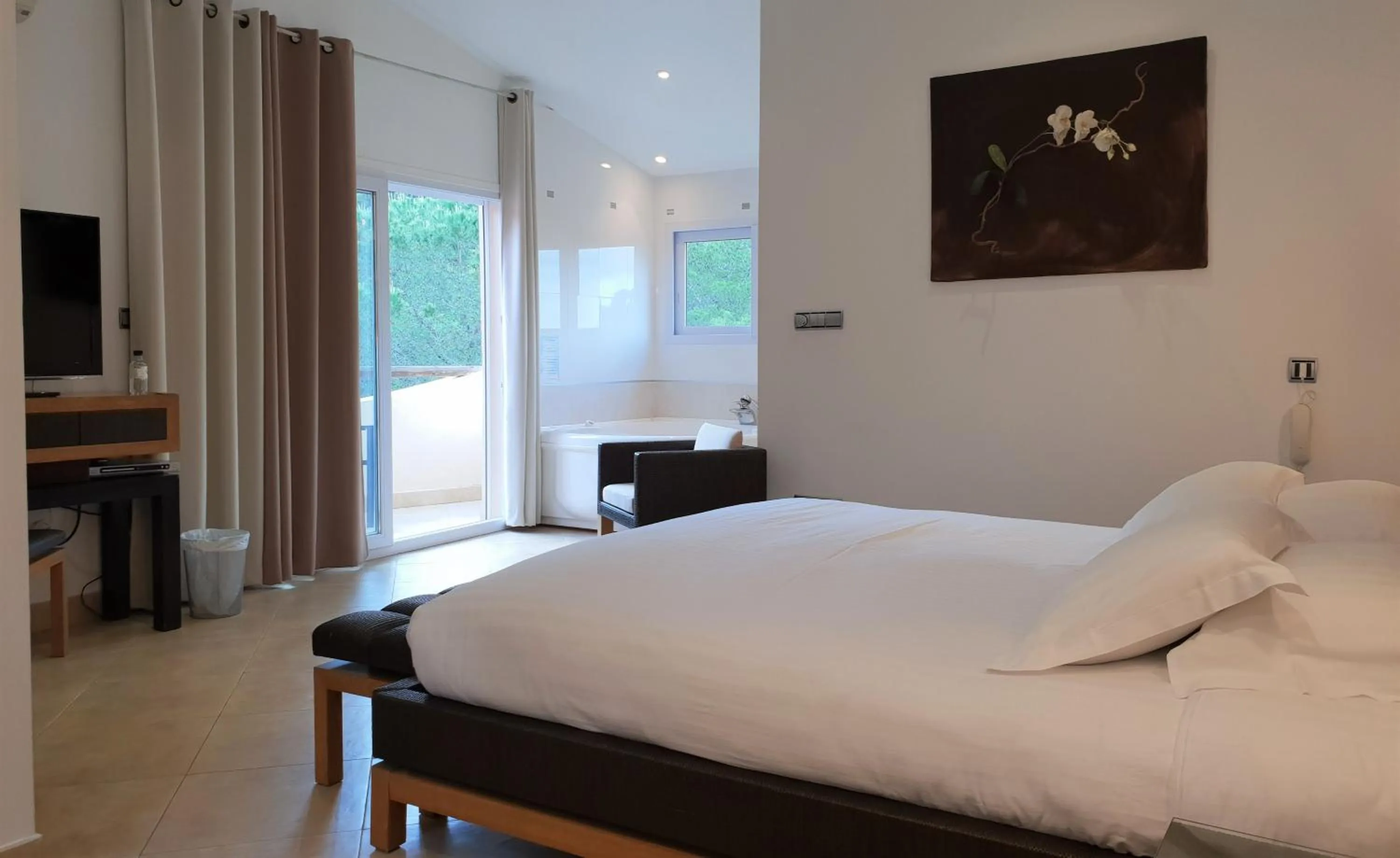 Superior Double Room with Spa Bath and Garden view in Private Hôtel - Adults Only