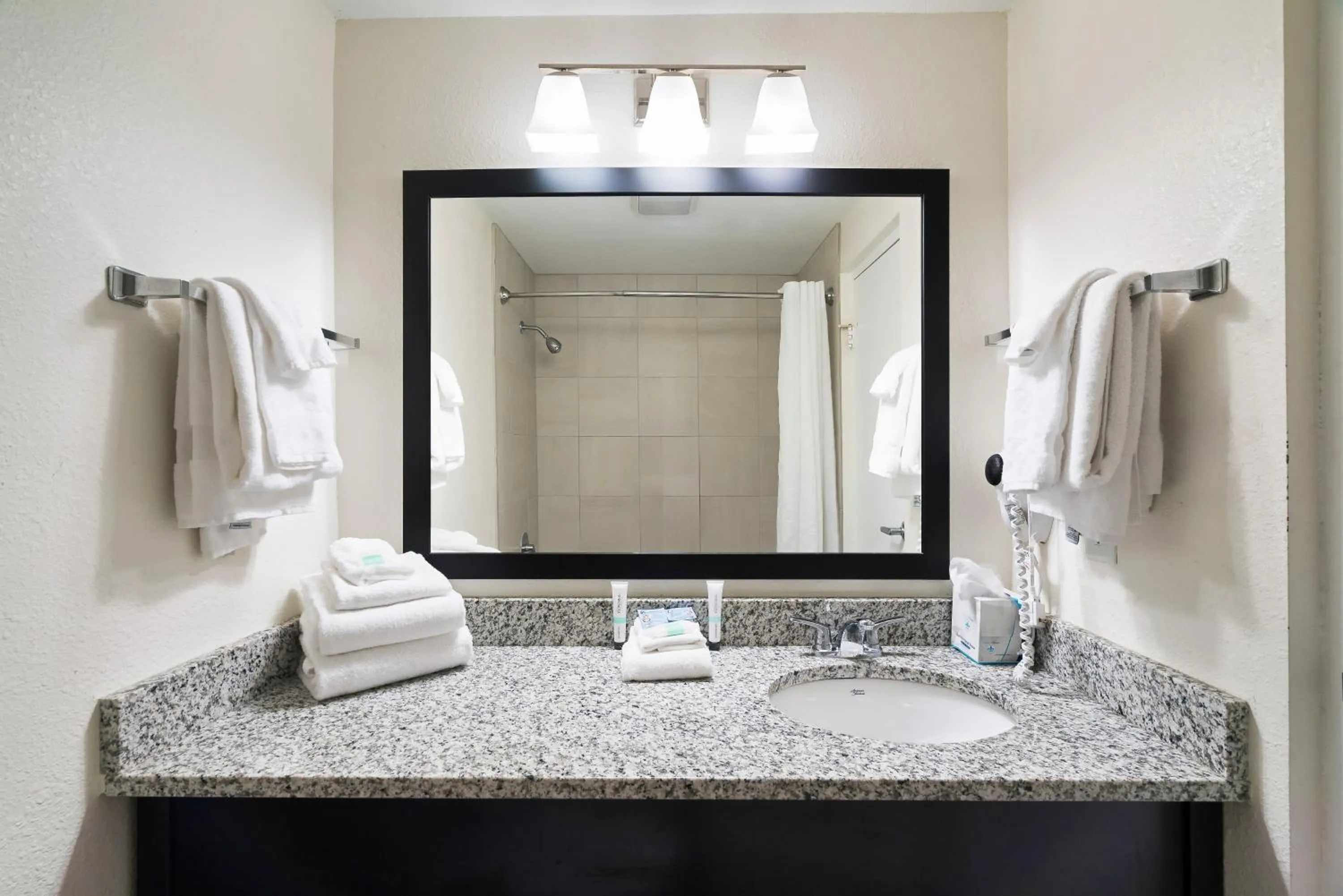 GTVH - Standard Queen Room in Gatlinburg Town Square