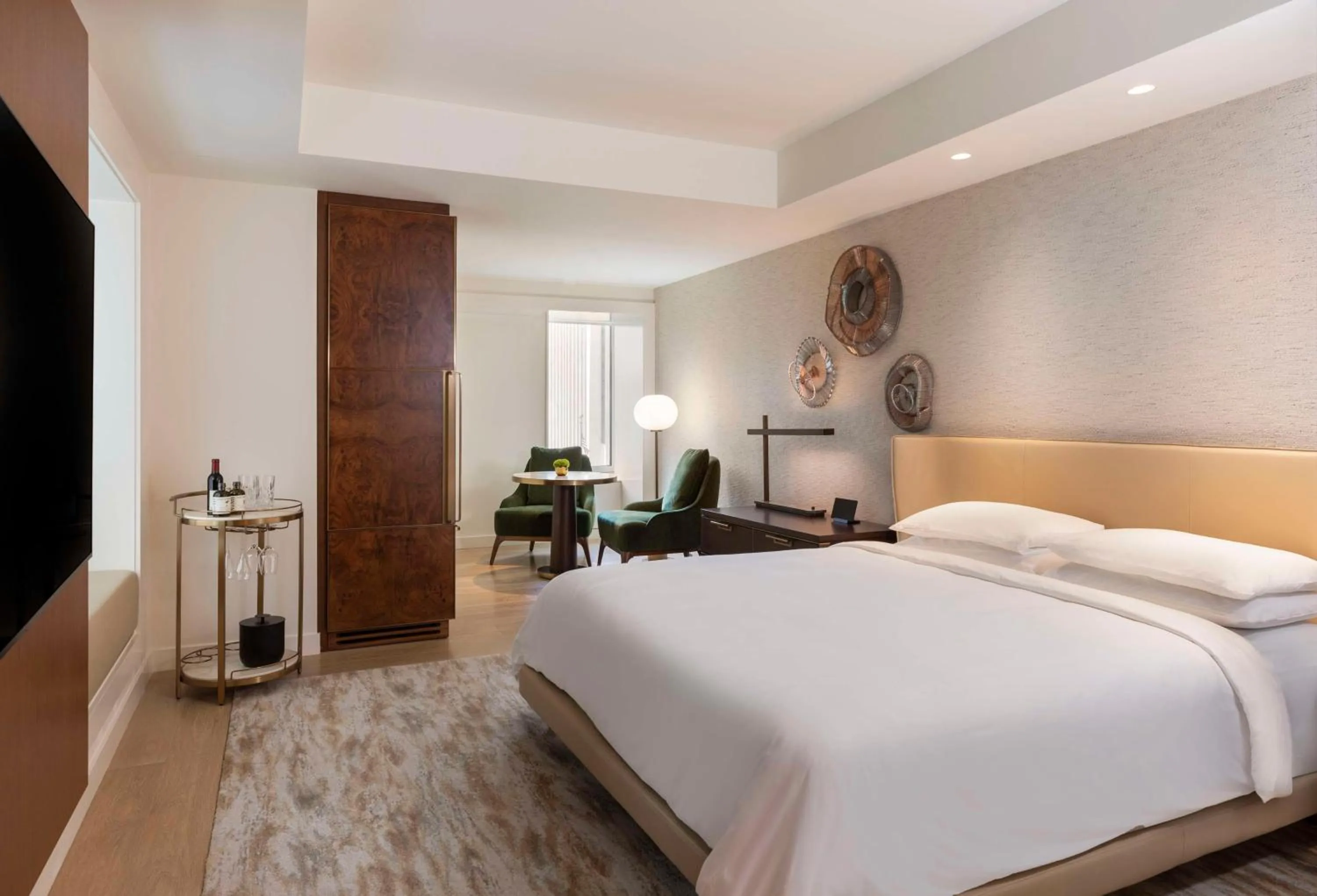 King Room with Accessible Shower and Tub in Park Hyatt Chicago