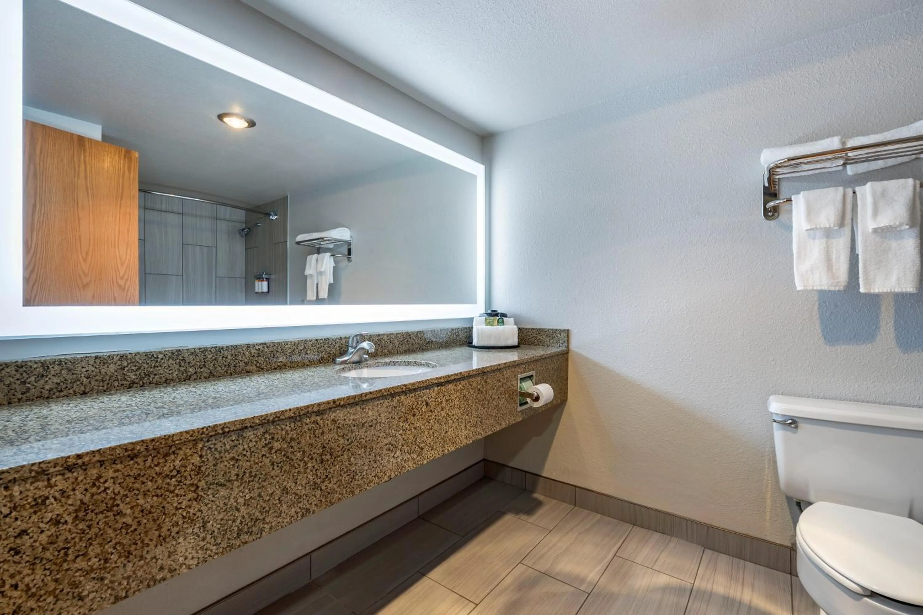 Executive King Suite - Non Smoking in Hells Canyon Grand Hotel, an Ascend Collection Hotel