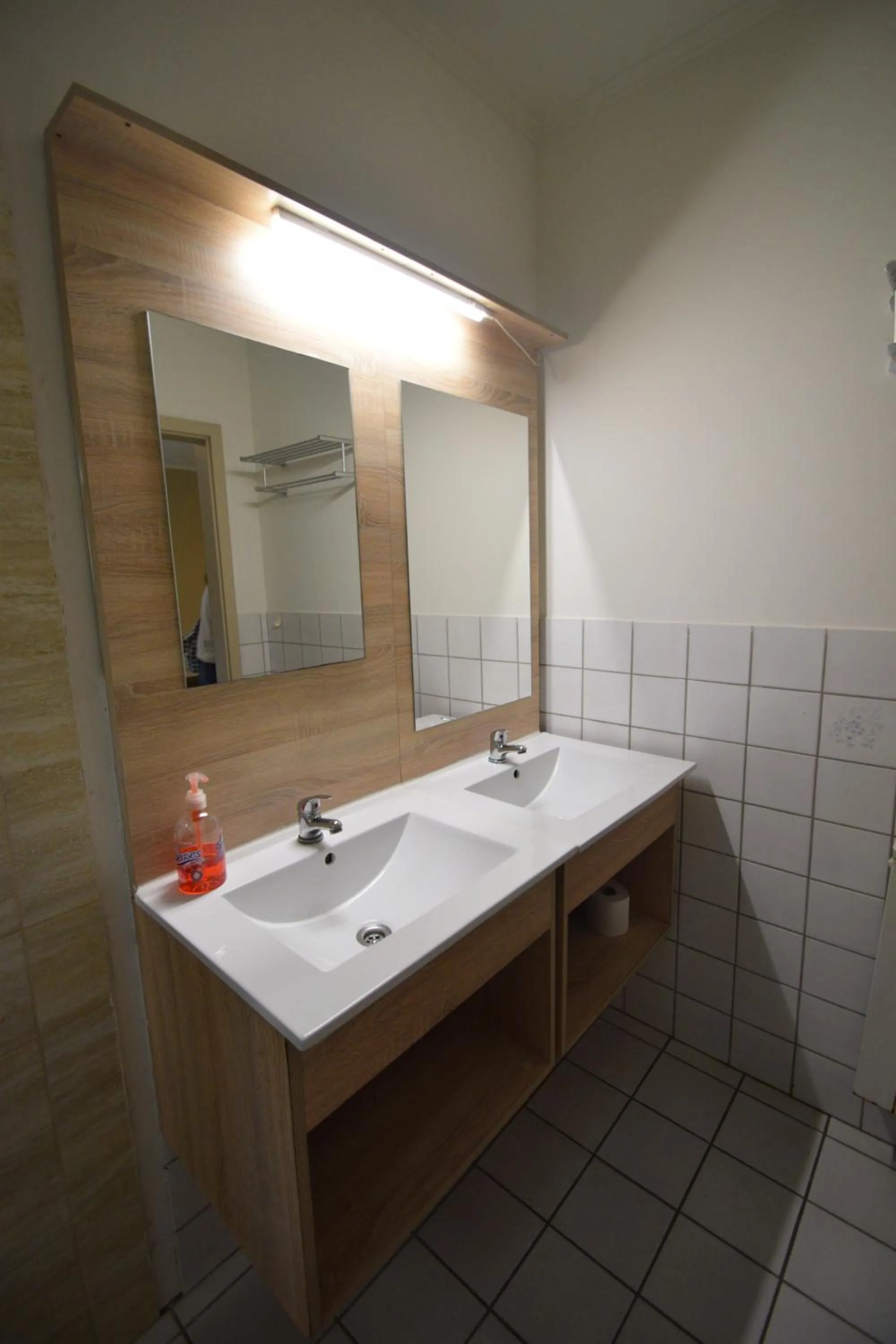 Family Studio (4 Adults) in Budget Flats Brussels