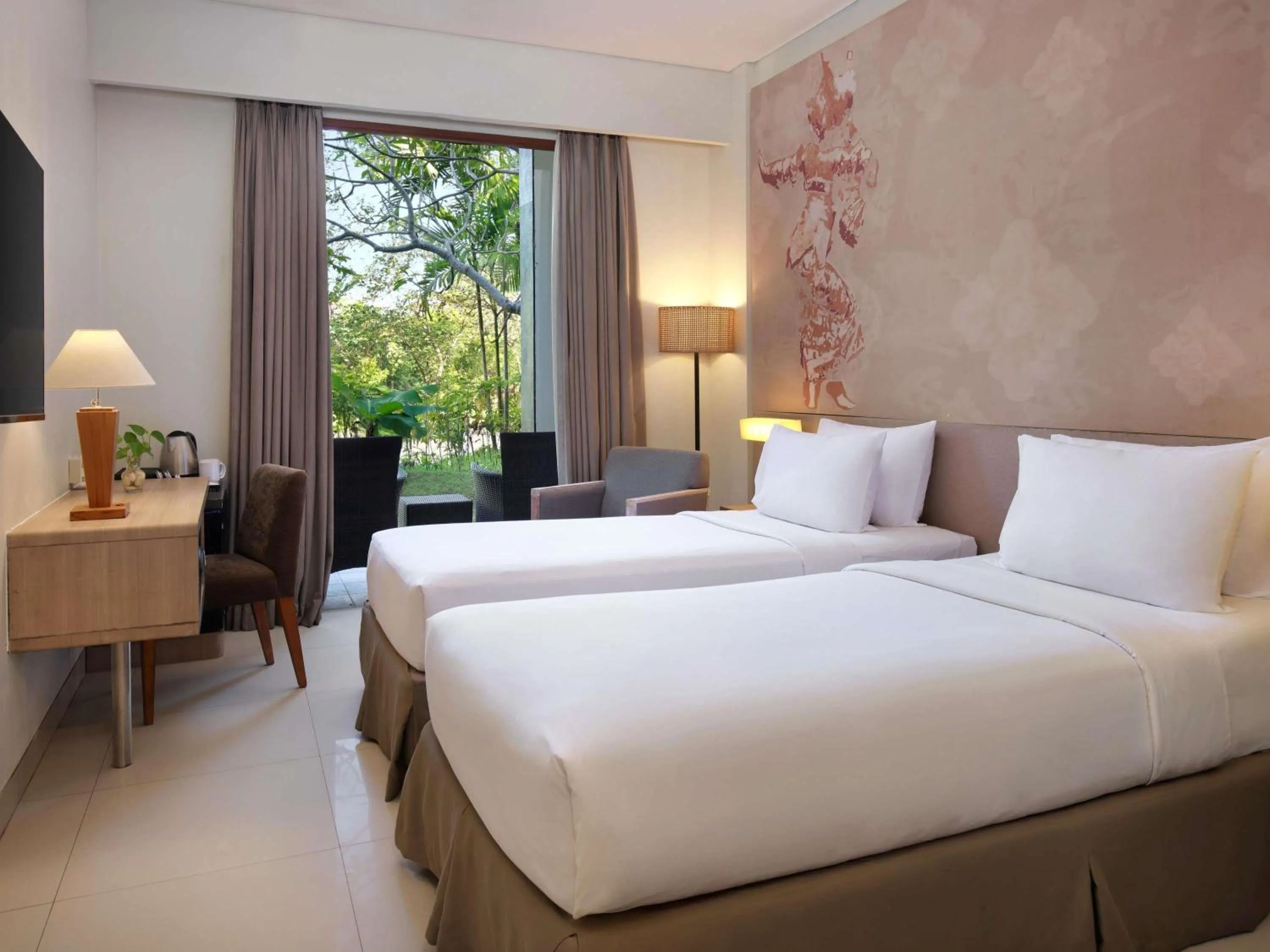 Deluxe Twin Room in Mercure Bali Nusa Dua