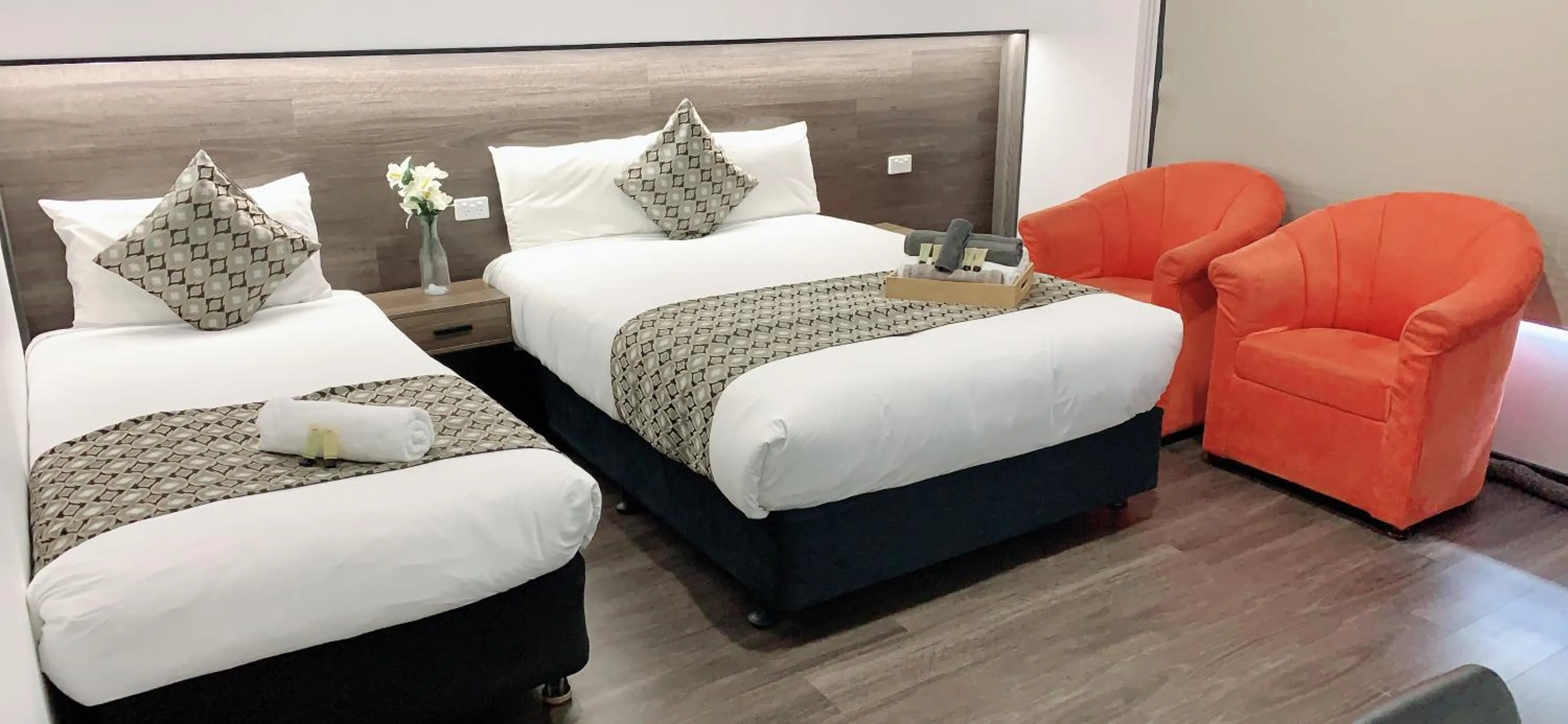 Deluxe Twin Room in Elm Motel