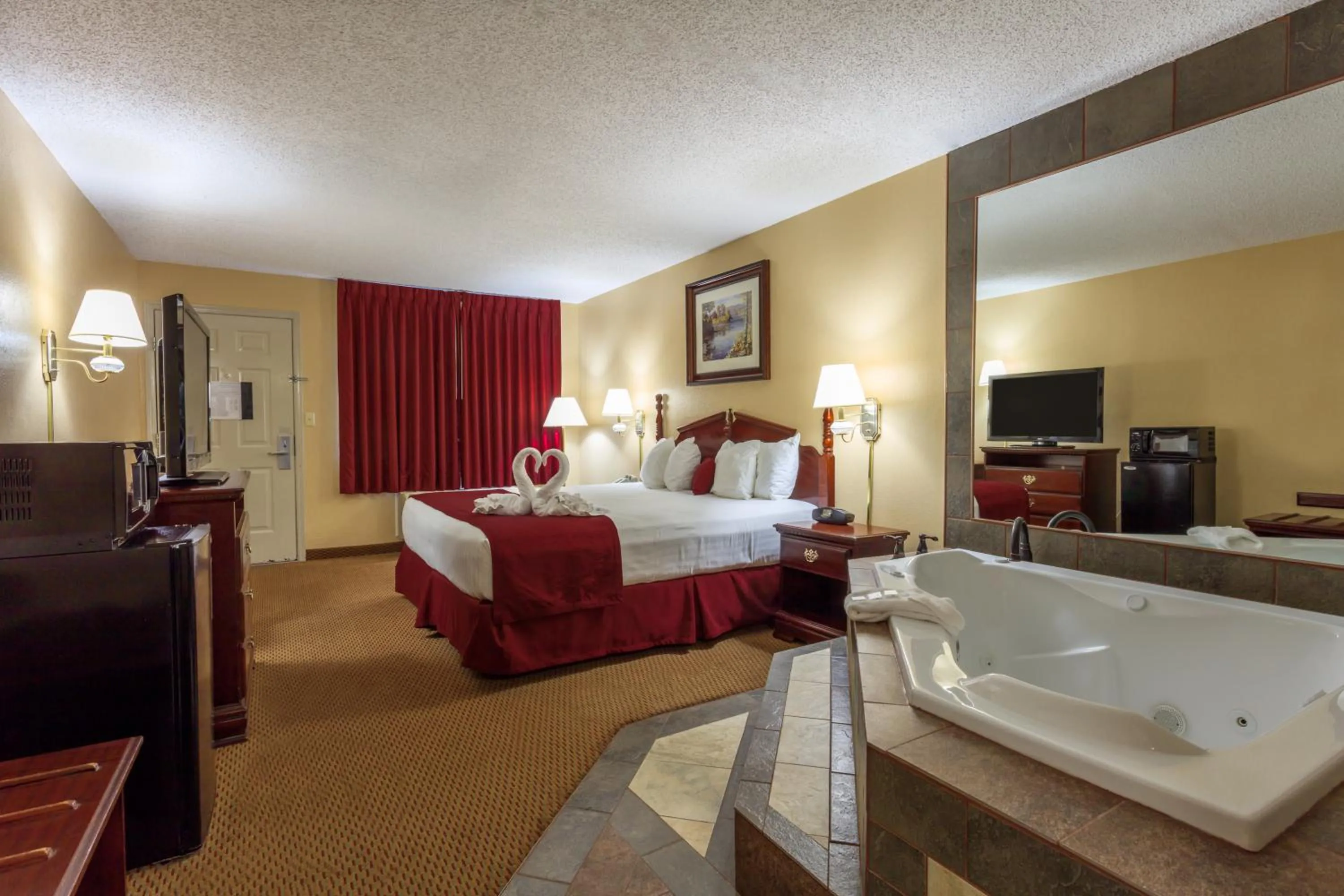  Plush King Bed with Jacuzzi (Ground Level) in Angel Inn - Central