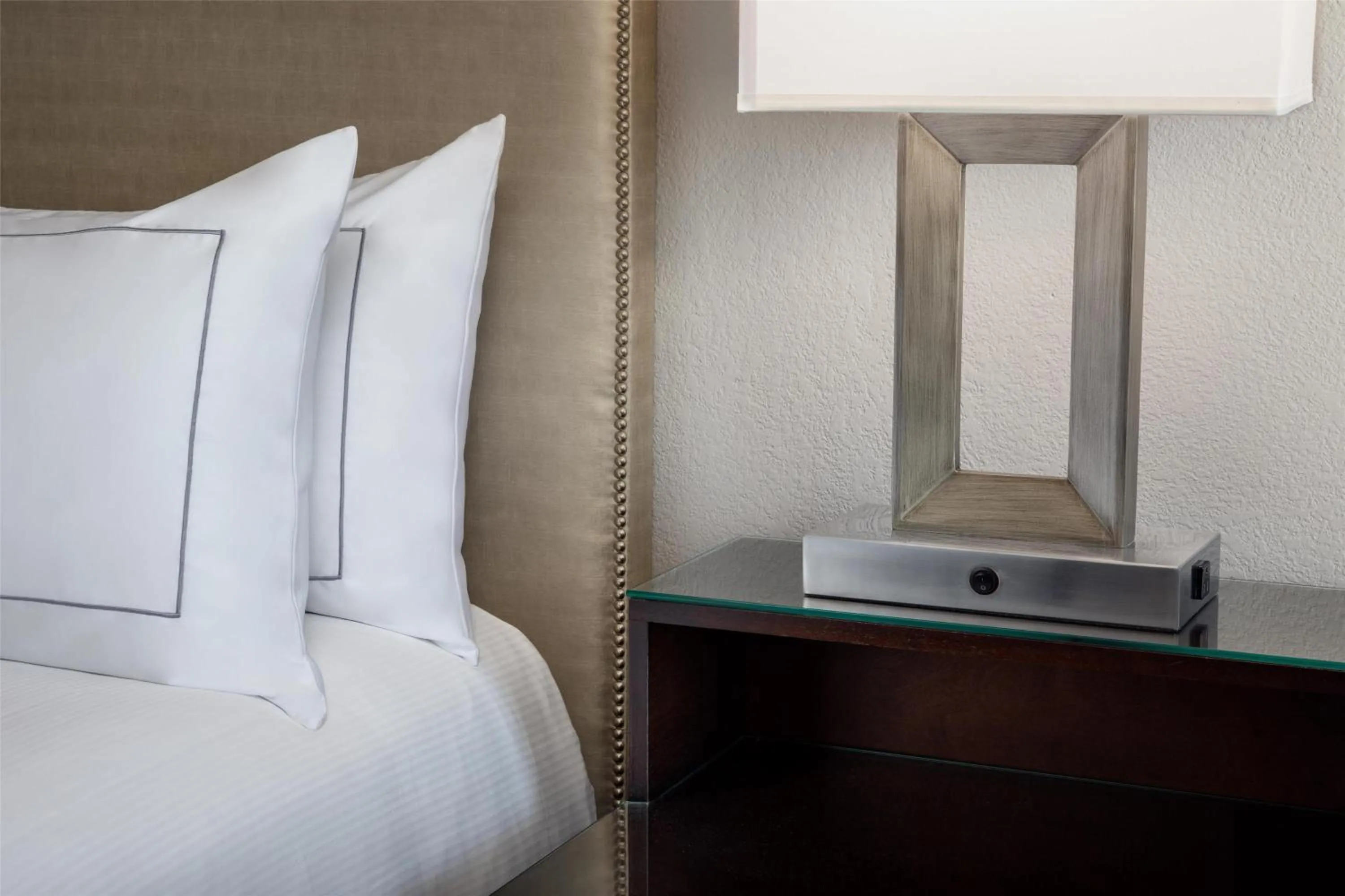 Deluxe King Room in Hilton Arlington