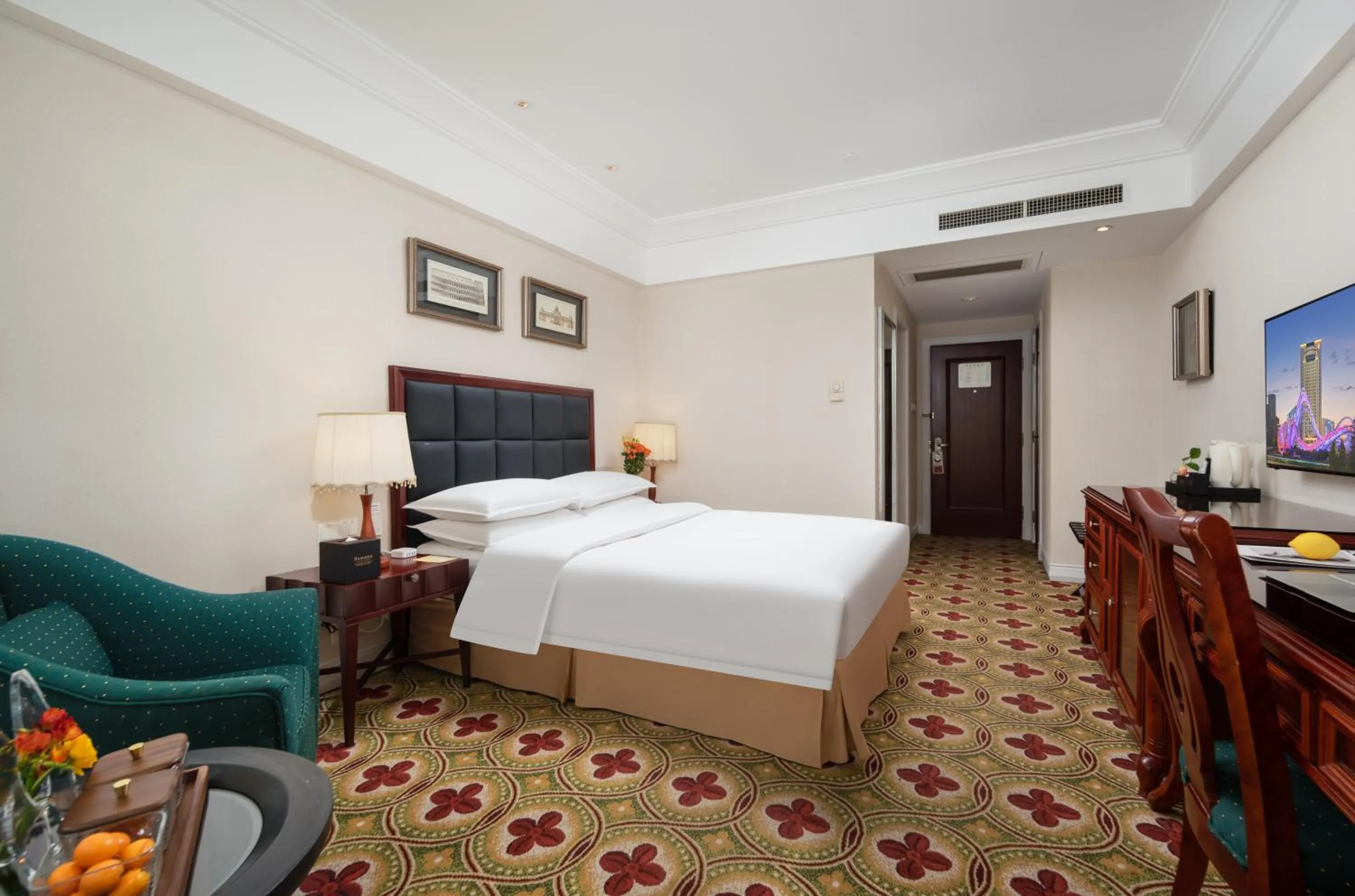 Superior Double Room in Ramada Plaza Optics Valley Hotel Wuhan (Best of Ramada Worldwide)
