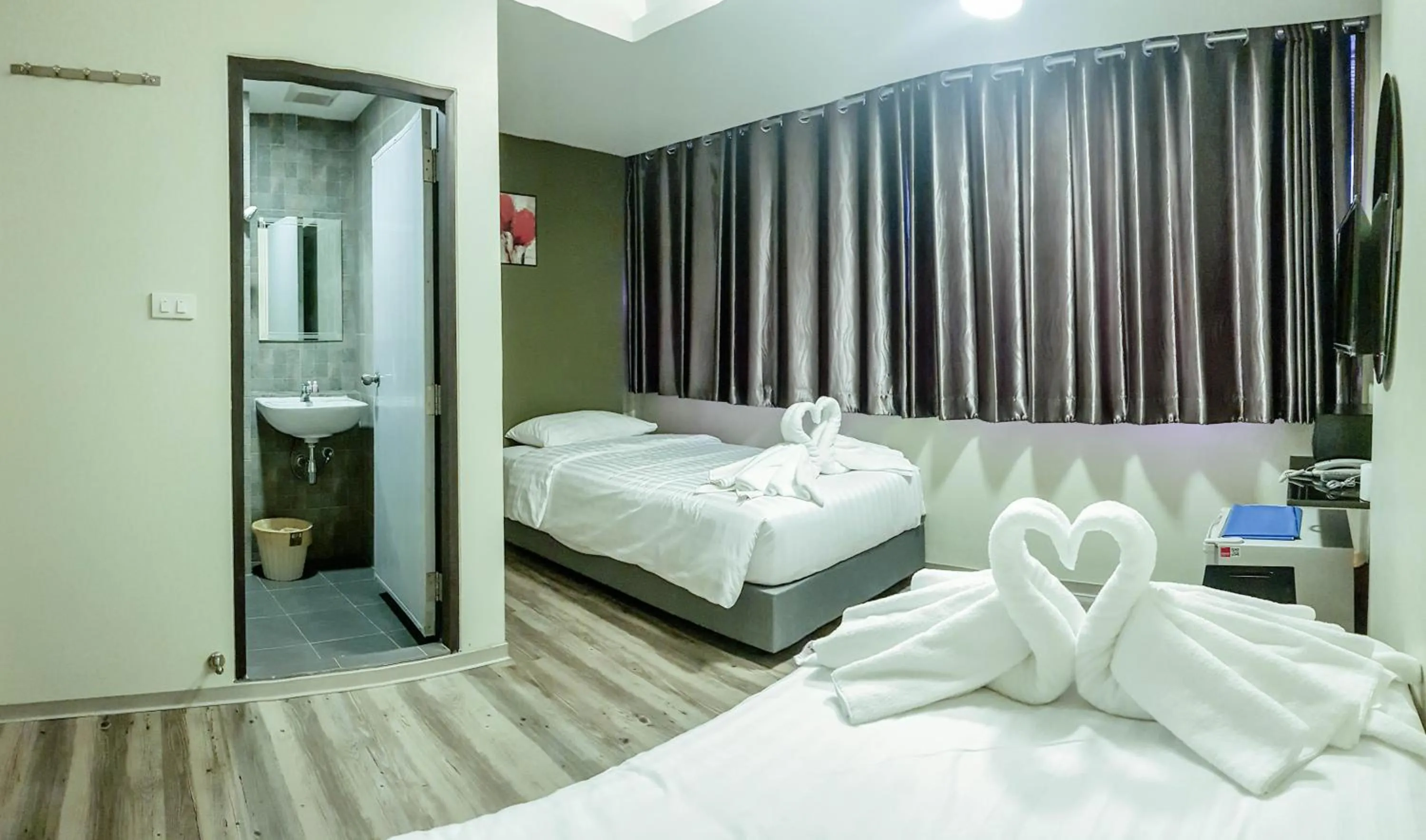Deluxe Twin Room in Kim Korner Hotel