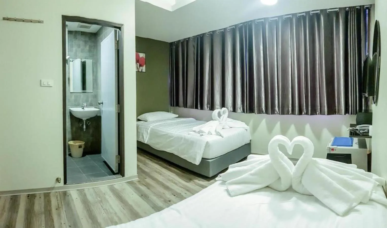 Deluxe Twin Room in Kim Korner Hotel