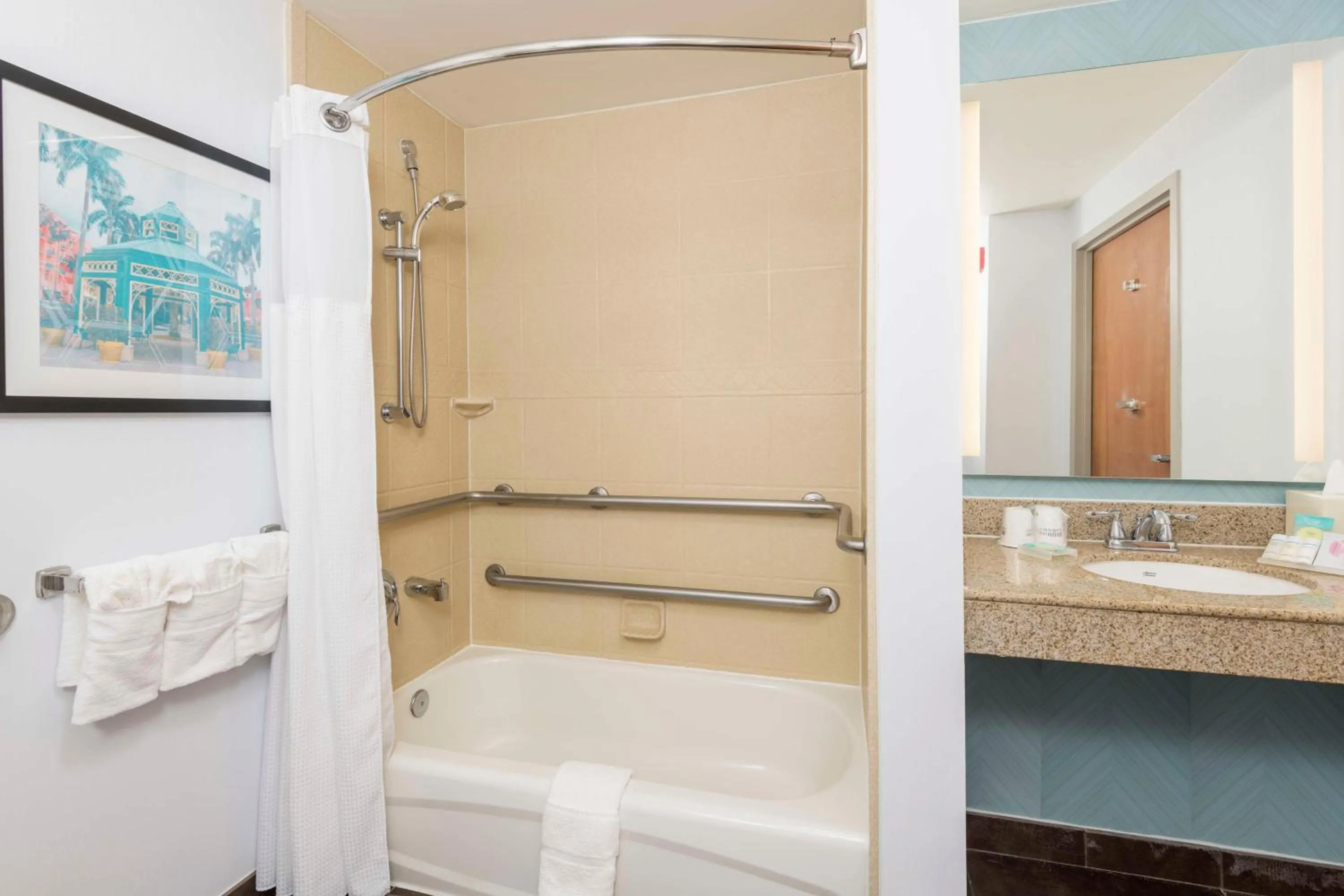 King Room with Accessible Tub - Mobility Access in Hilton Garden Inn Boca Raton