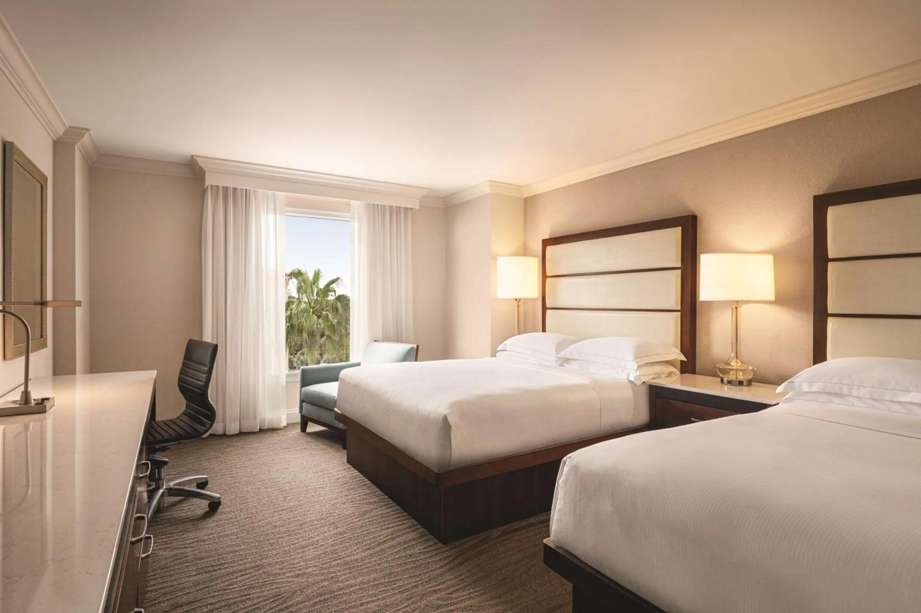 Queen Room with Two Queen Beds in Hilton Naples