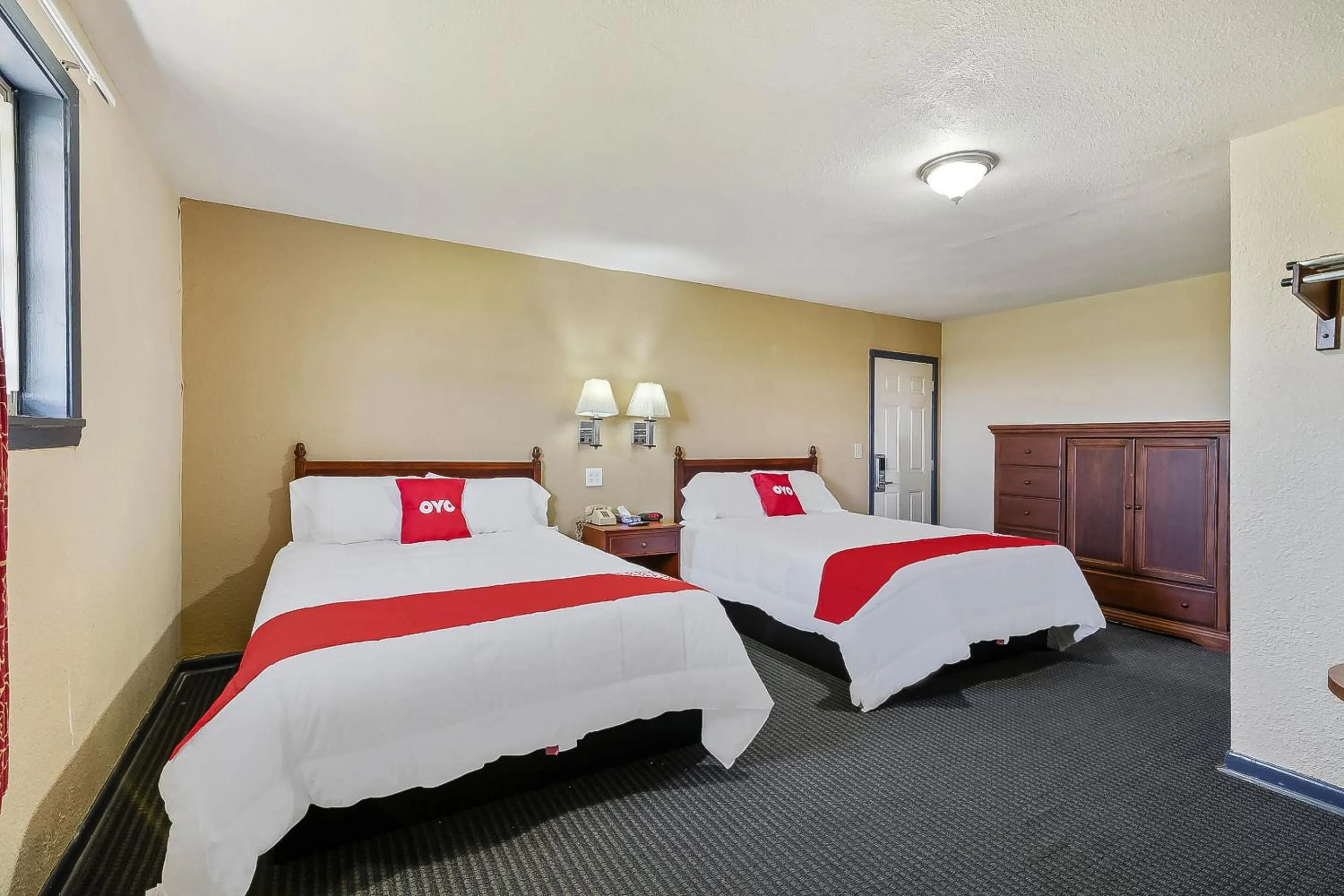 2 Queen Bed Smoking in OYO Hotel Luling TX Downtown I-10/US-90