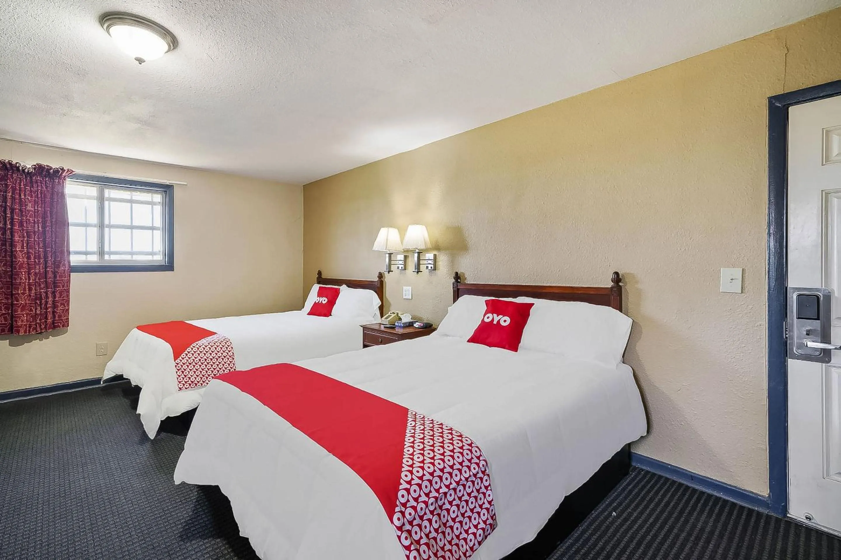 Queen Room with Two Queen Beds in OYO Hotel Luling TX Downtown I-10/US-90
